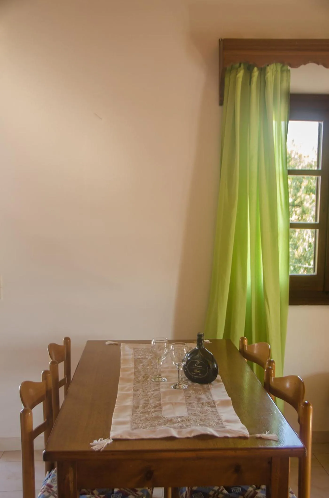 Dining area in Takis Apartments