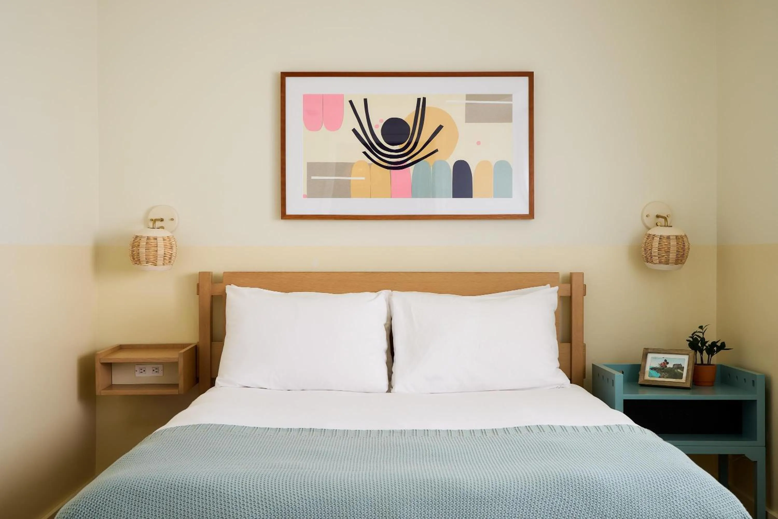 Photo of the whole room, Bed in Wayfinder Newport