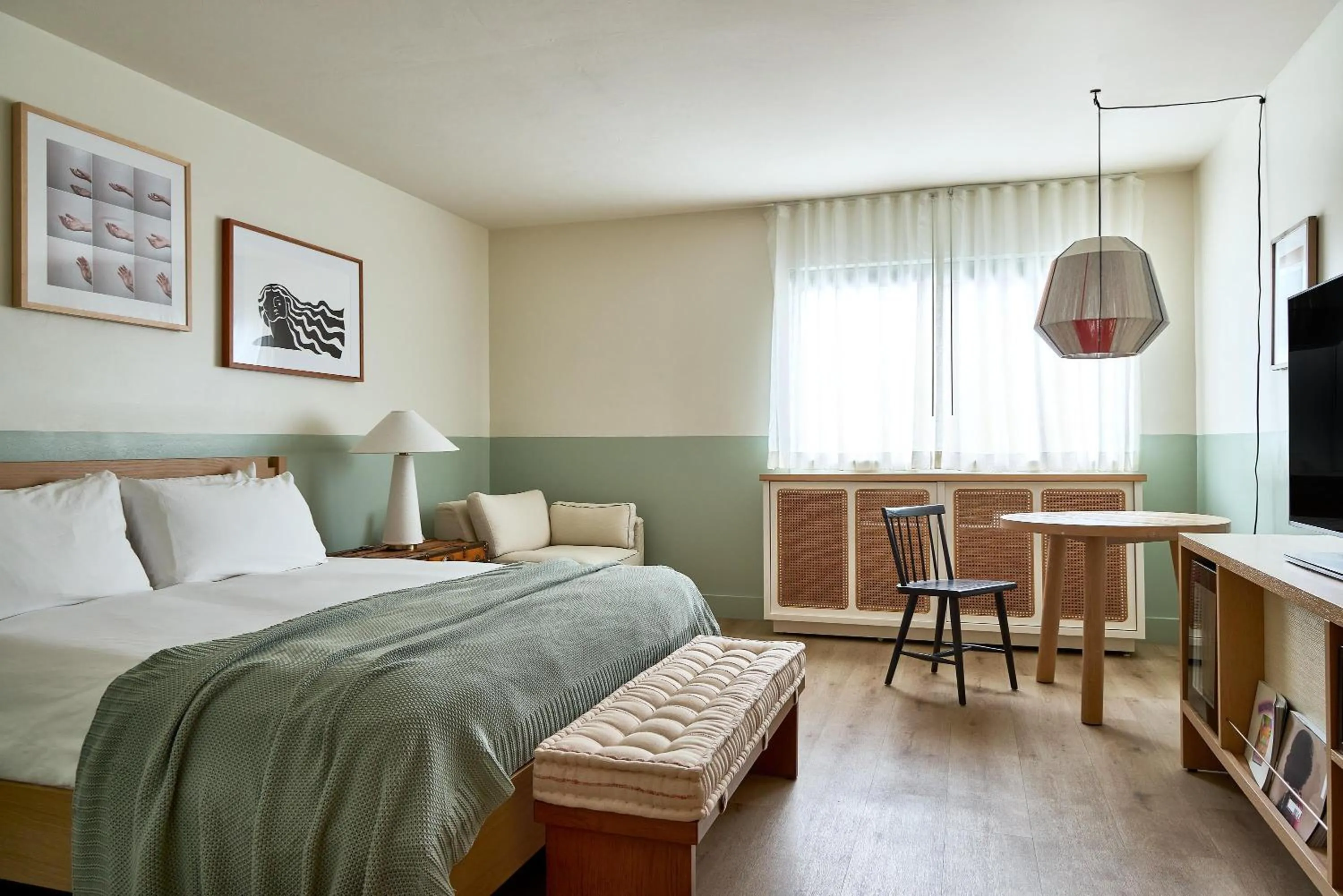 Bathroom, Bed in Wayfinder Newport