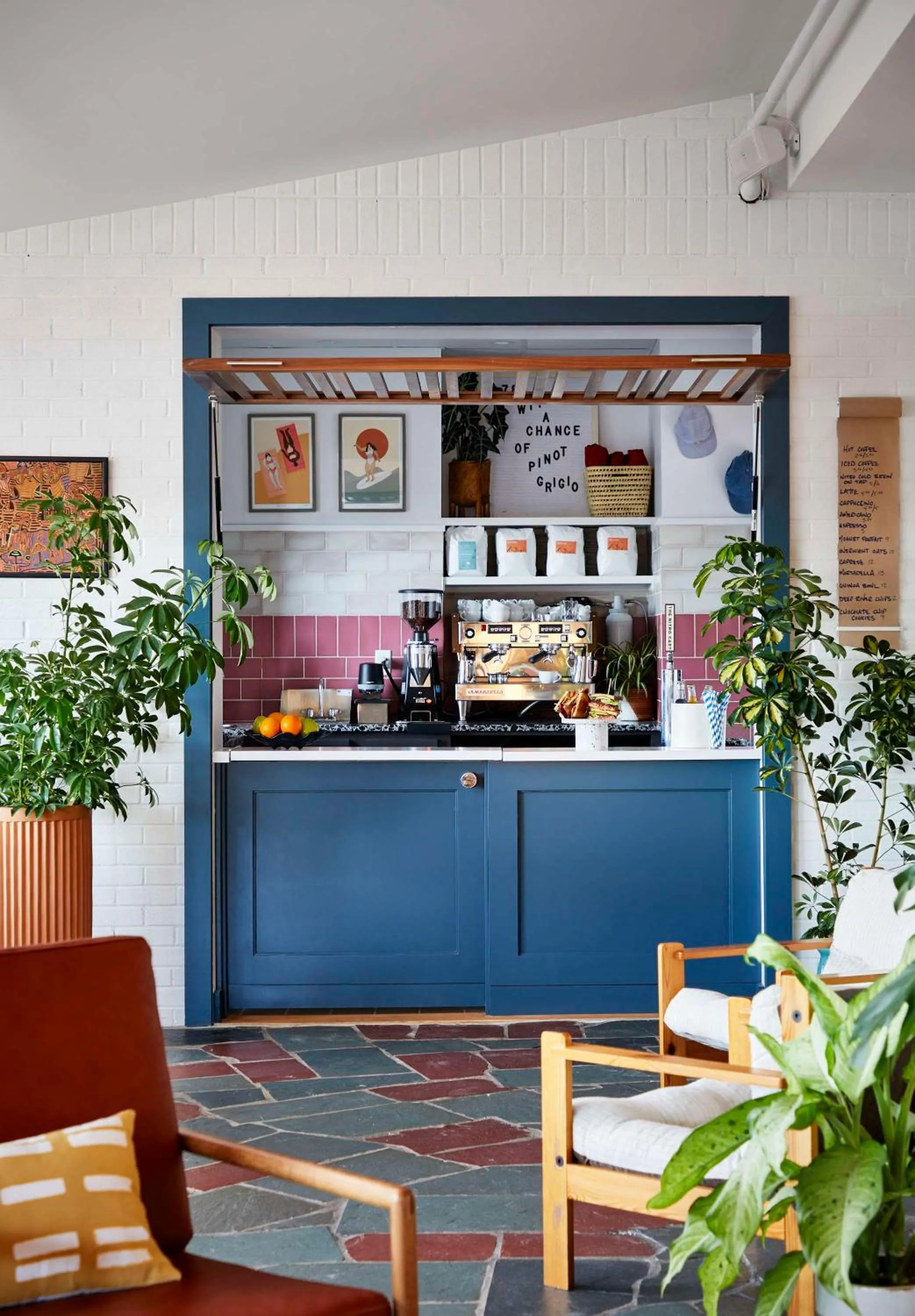 Lounge or bar in Wayfinder Newport