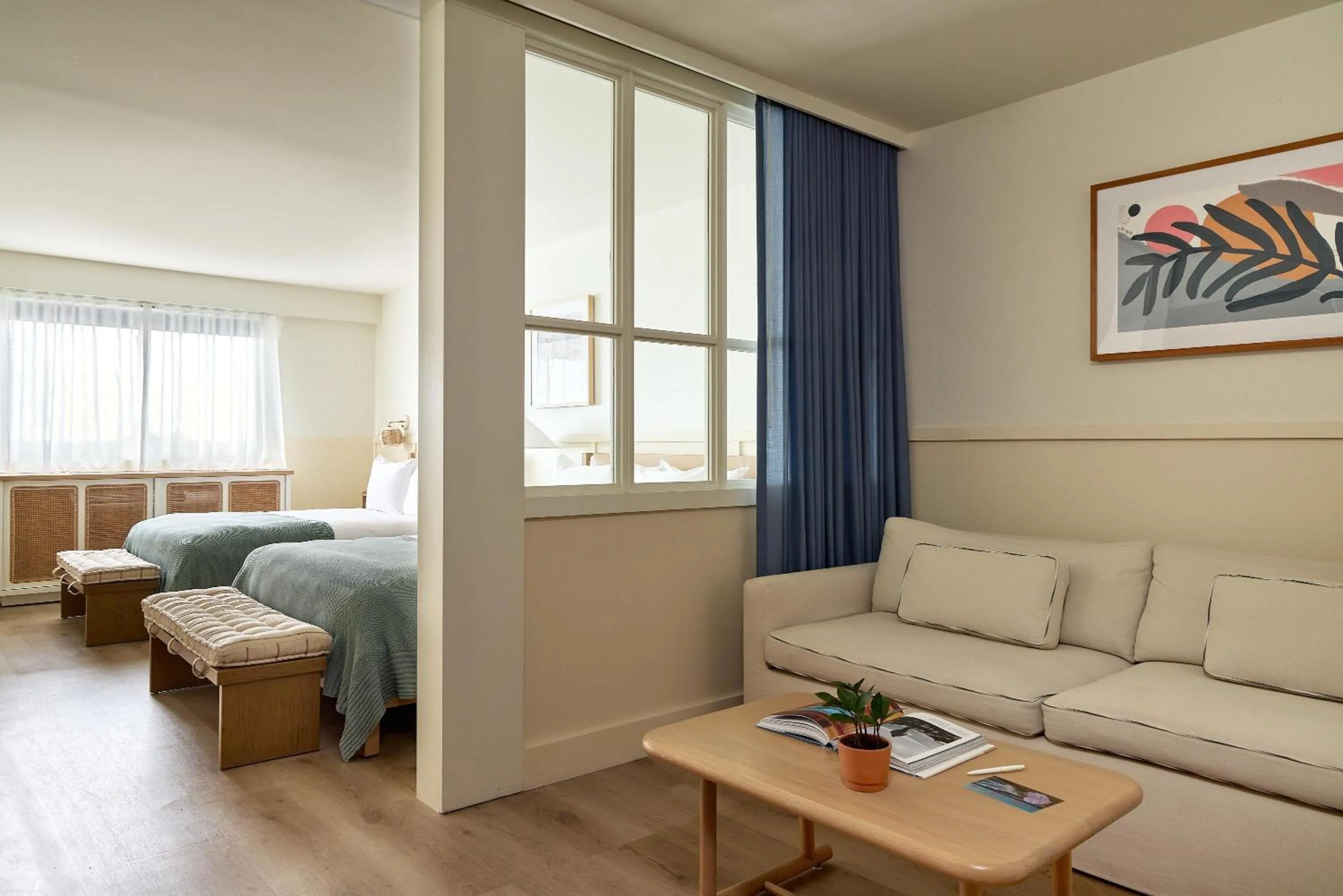 Photo of the whole room in Wayfinder Newport