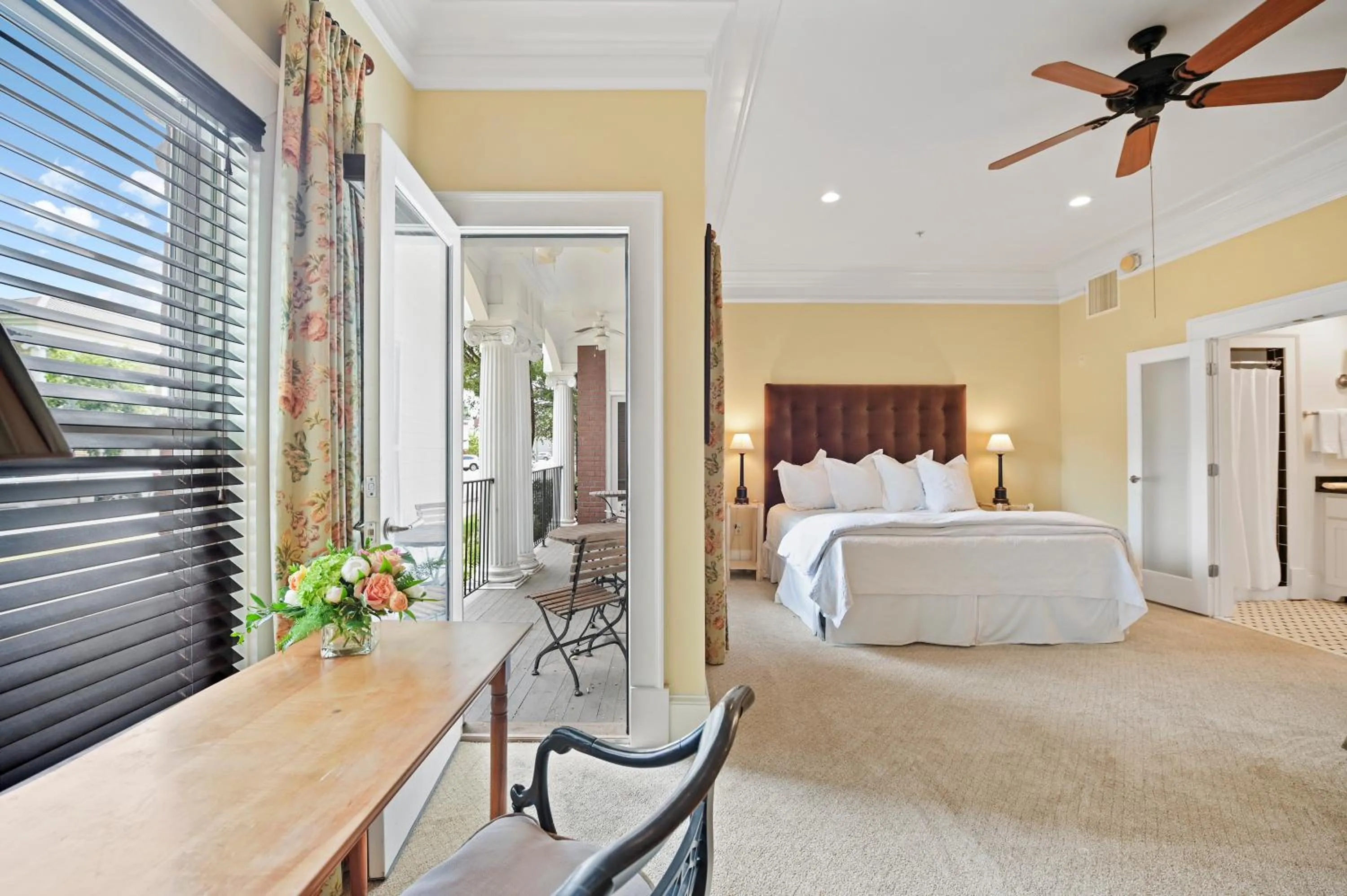 Photo of the whole room, Bed in The James Madison Inn