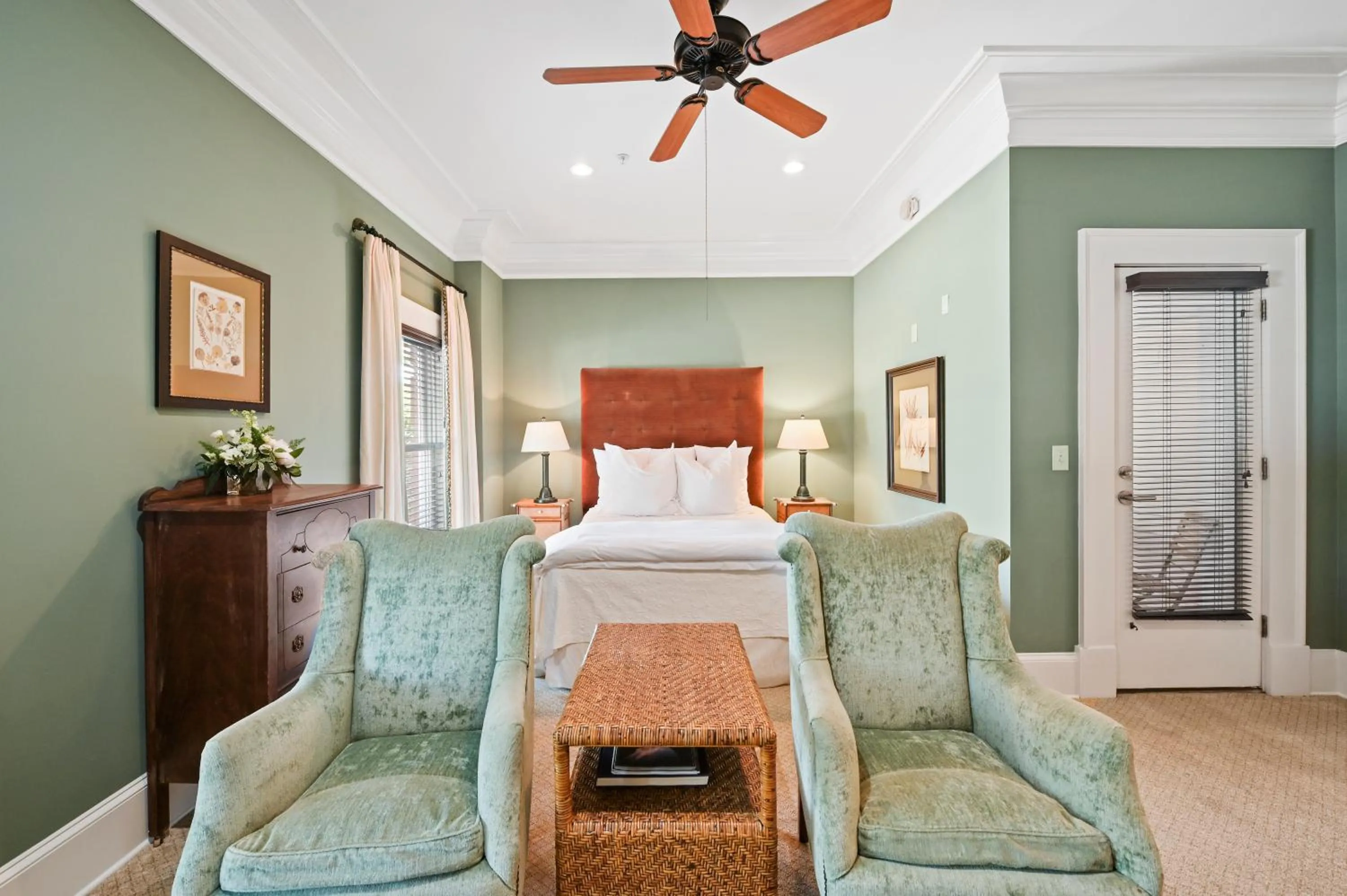 Bedroom, Bed in The James Madison Inn