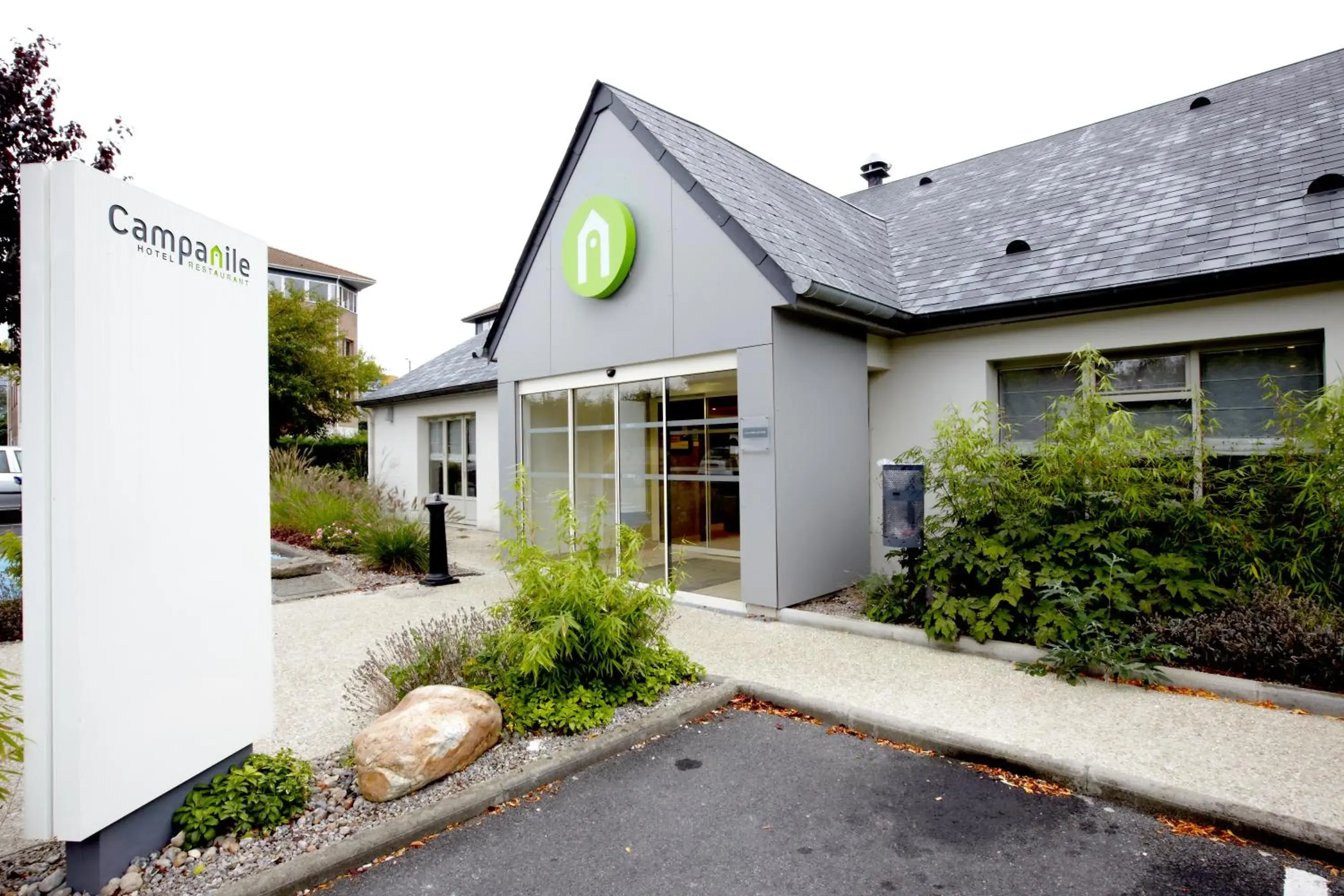 Property building in Campanile Lille Nord Wasquehal Property building in Campanile Lille Nord Wasquehal