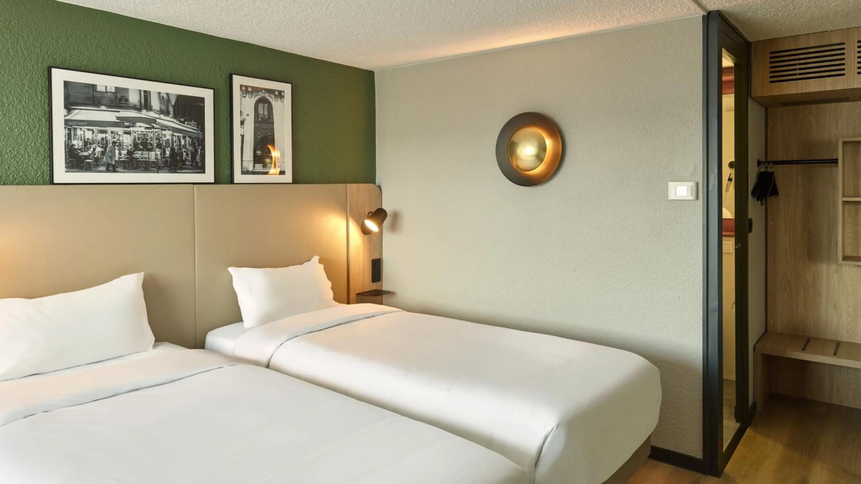 Bed in Campanile Lille Nord Wasquehal