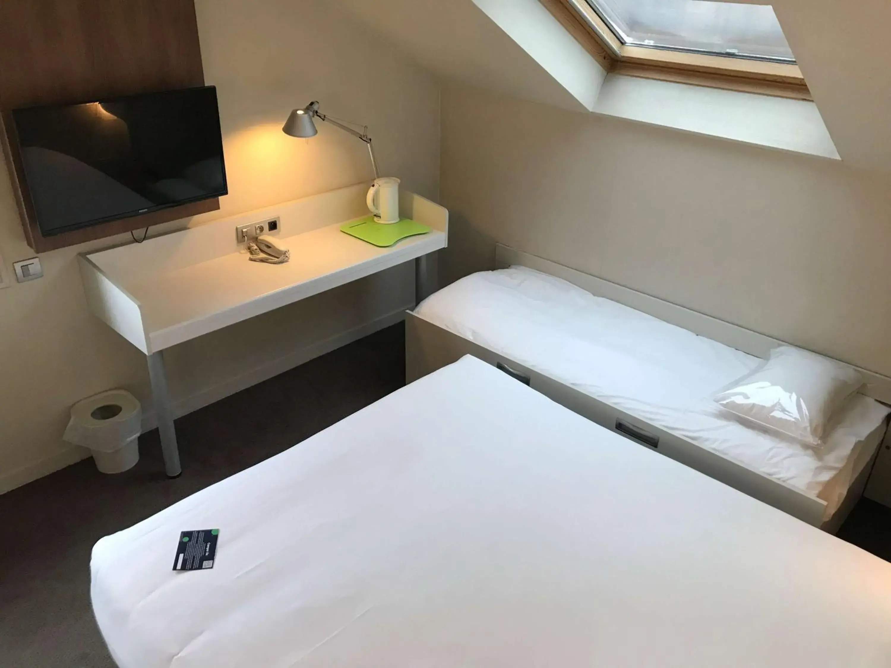 Bedroom, Bed in Campanile Lille Nord Wasquehal Bedroom, Bed in Campanile Lille Nord Wasquehal