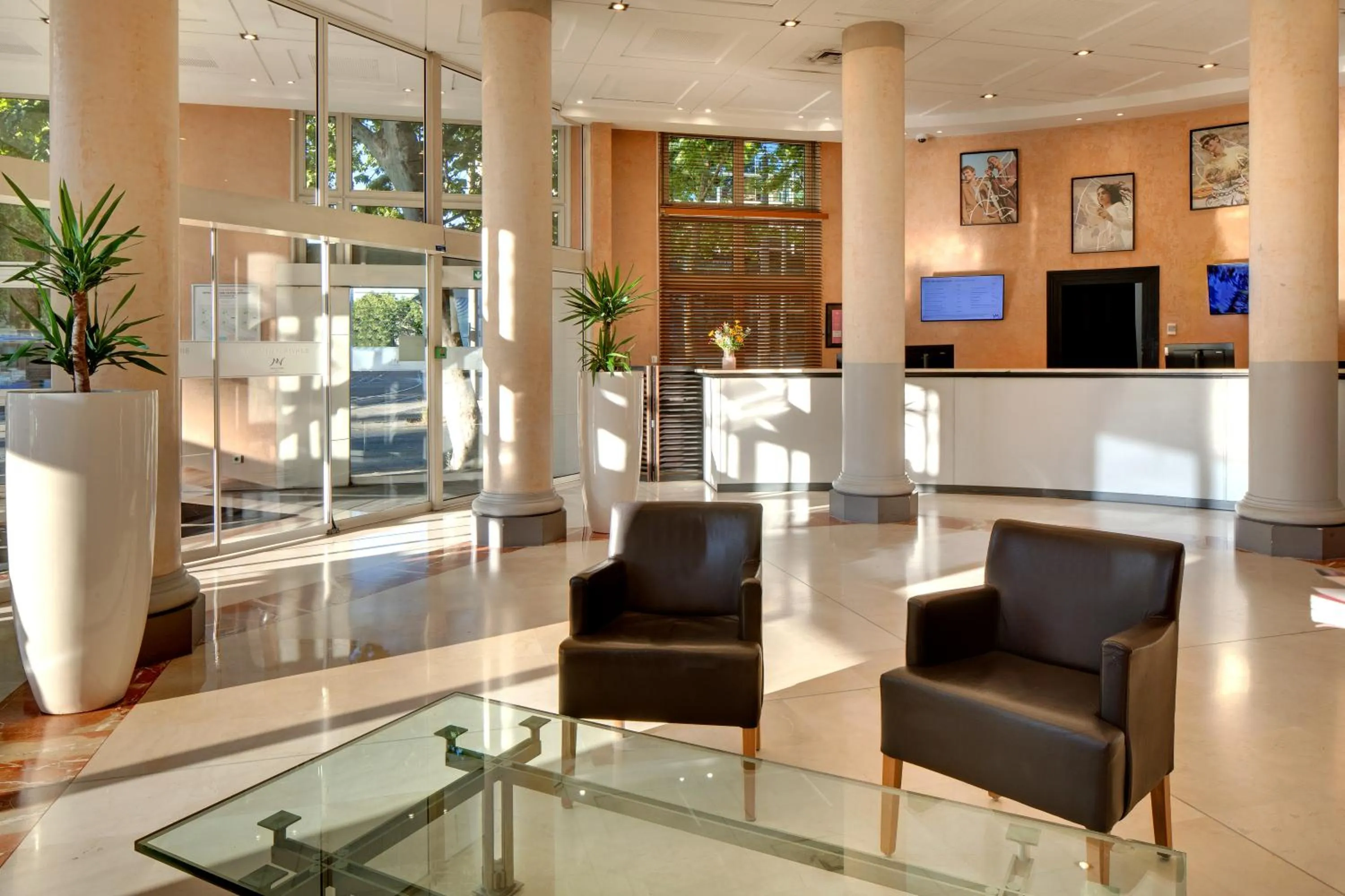 Lobby or reception in Mercure Montpellier Centre Antigone