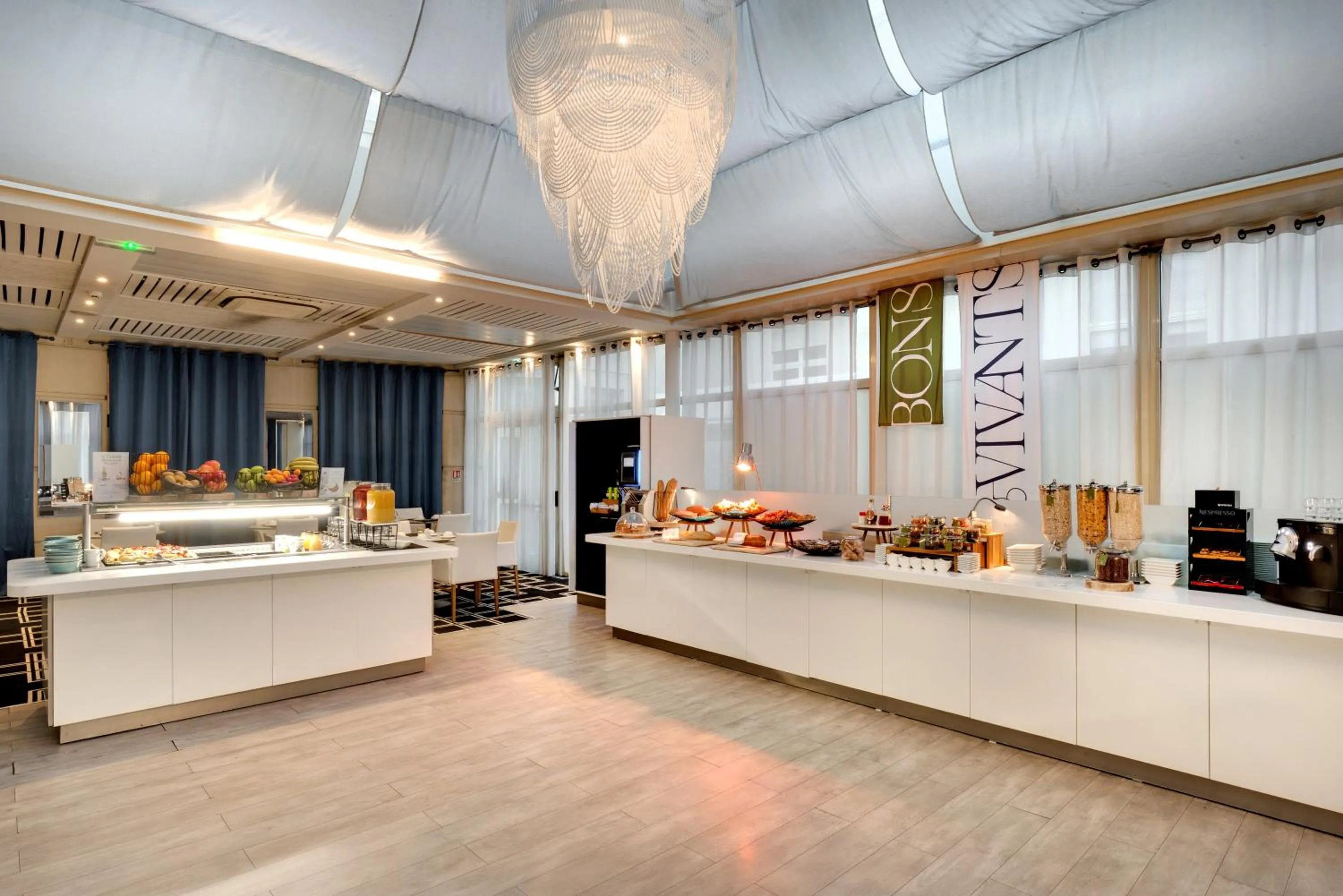 Buffet breakfast in Mercure Montpellier Centre Antigone