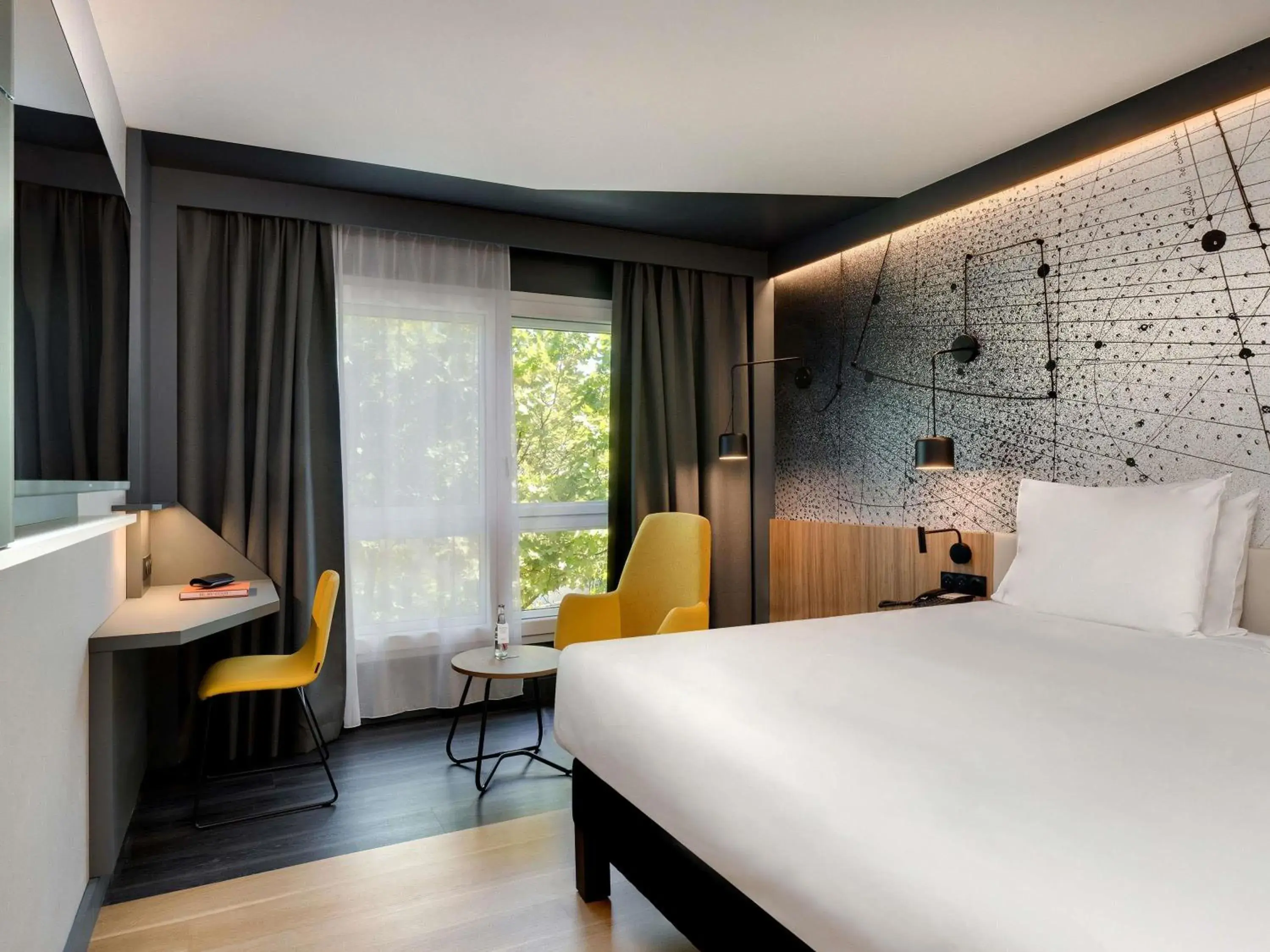 Bedroom, Bed in Mercure Montpellier Centre Antigone Bedroom, Bed in Mercure Montpellier Centre Antigone