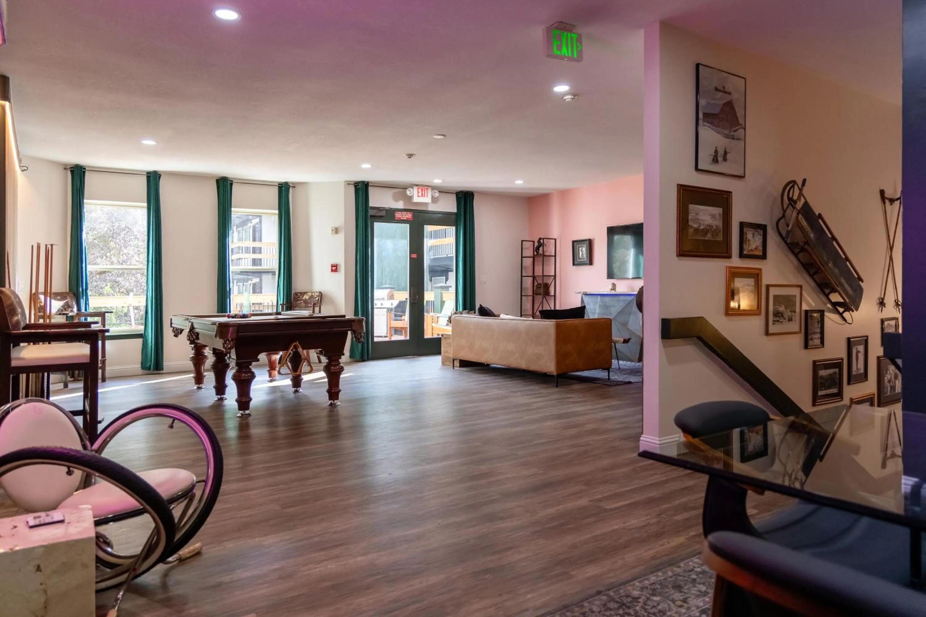 Communal lounge/ TV room in The Fold Hotels Steamboat Springs