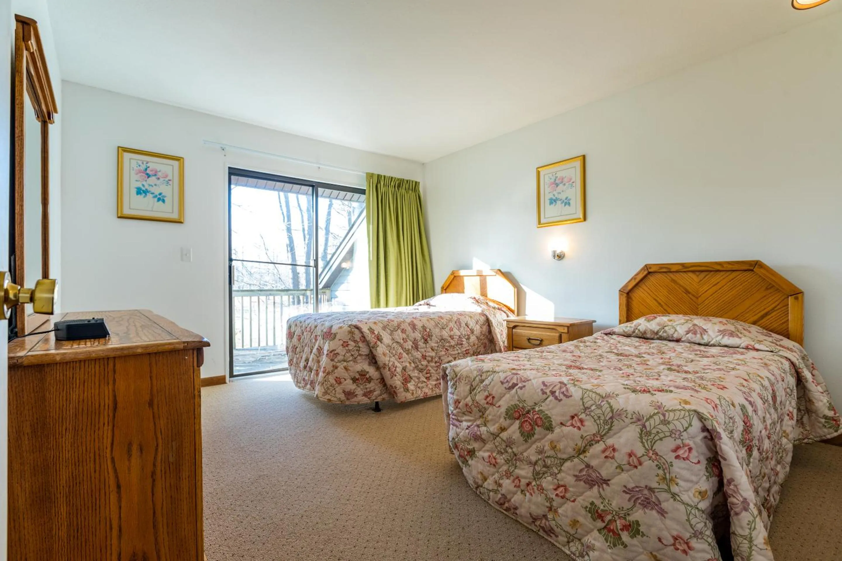 Bedroom, Bed in Crown Resorts at Silverwoods