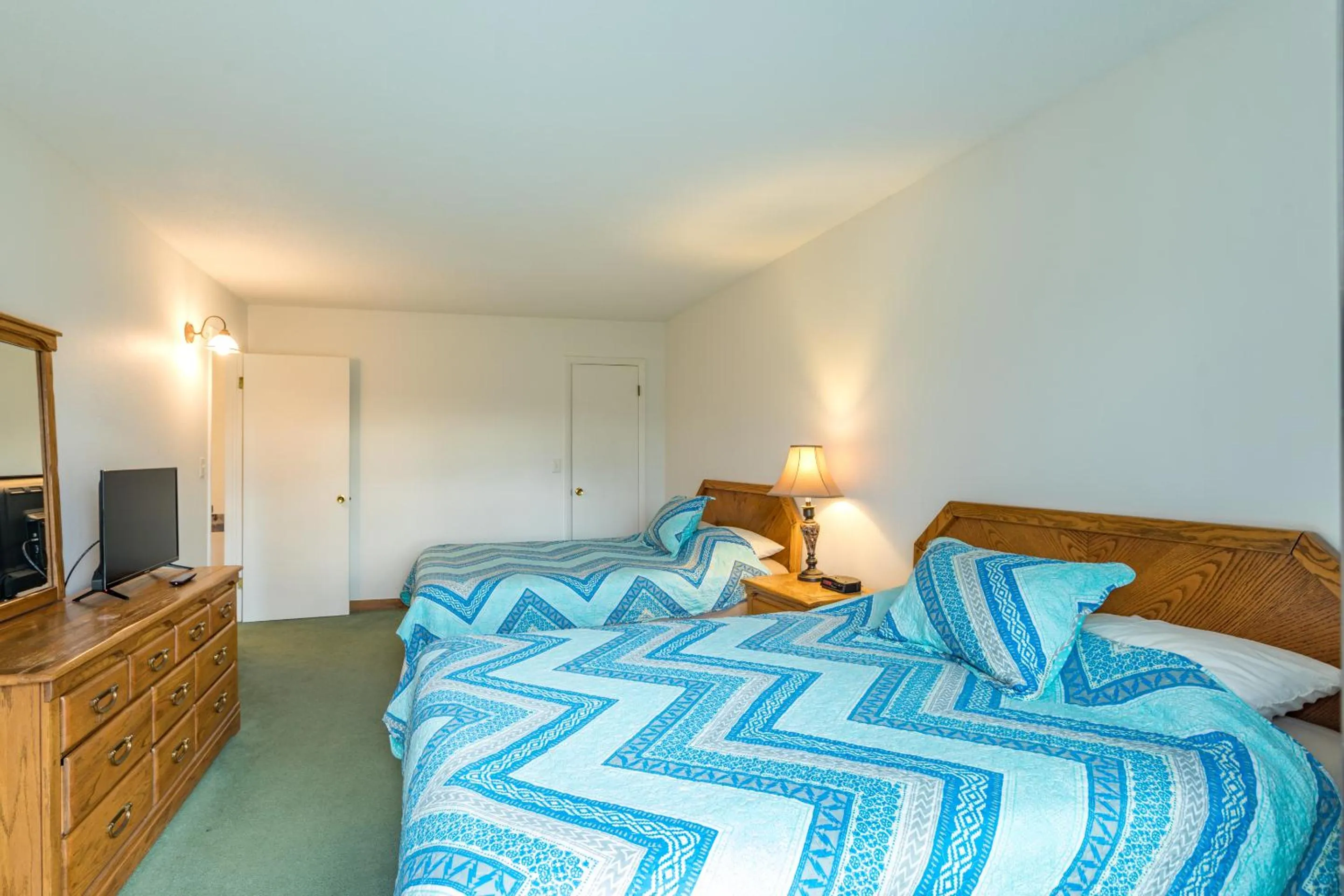 Bedroom, Bed in Crown Resorts at Silverwoods