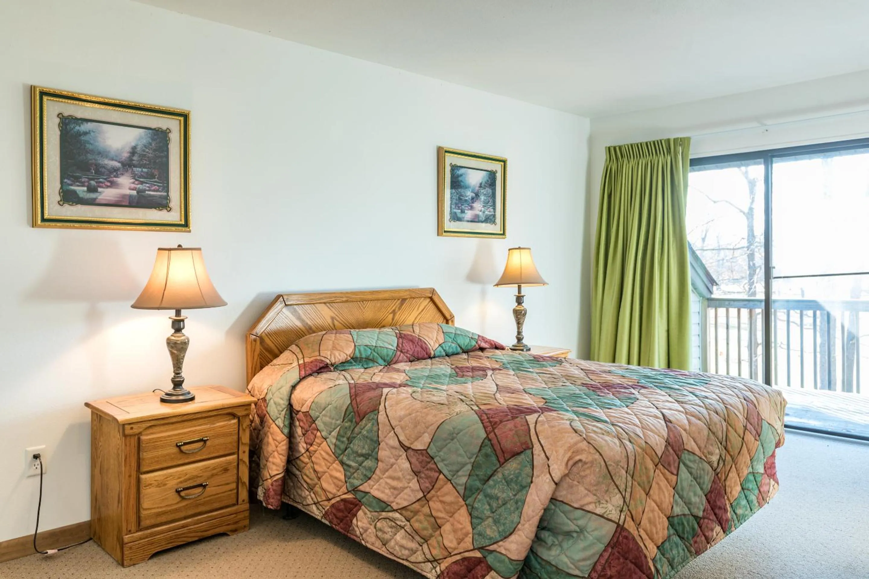 Bedroom, Bed in Crown Resorts at Silverwoods