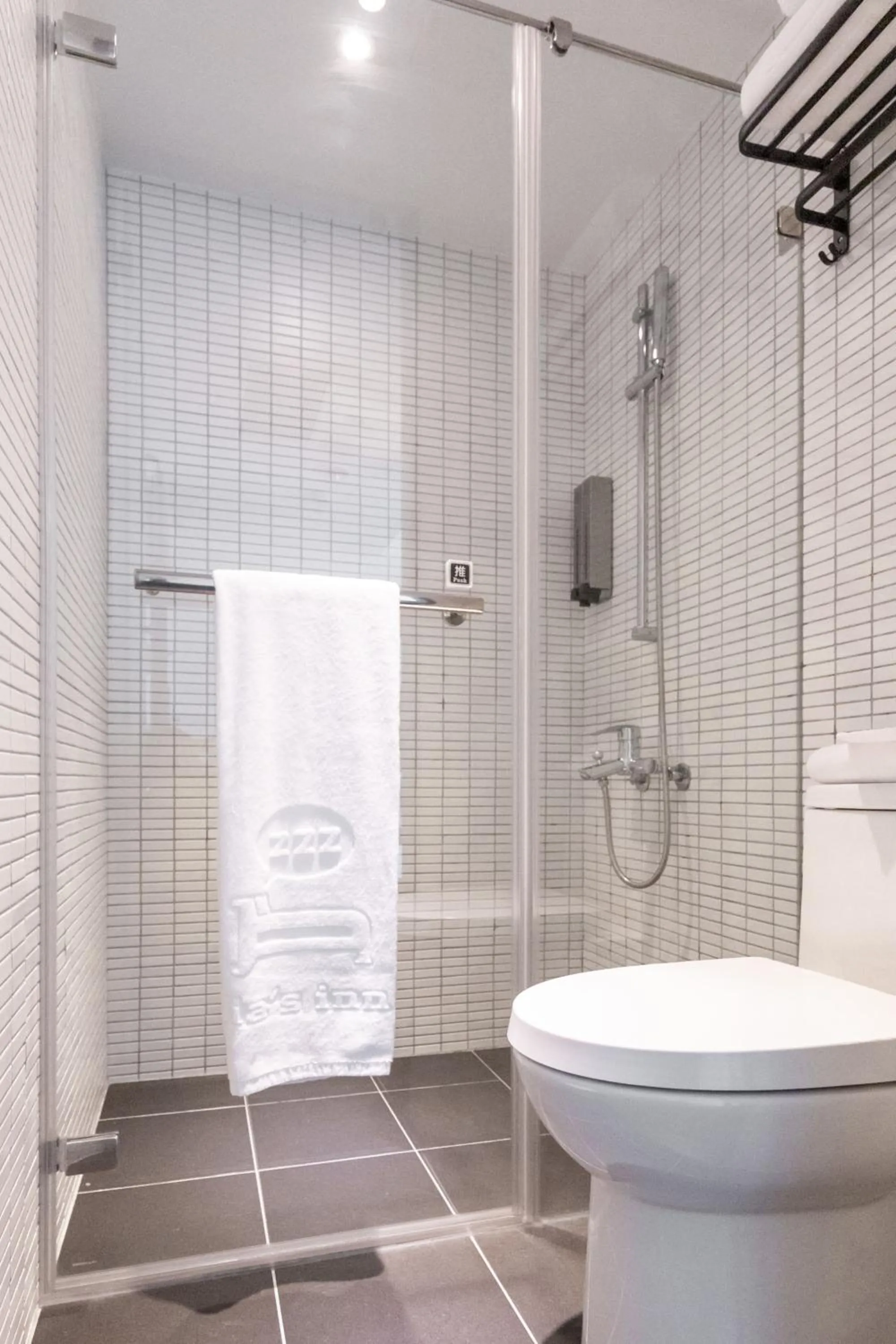 Bathroom in River inn Station