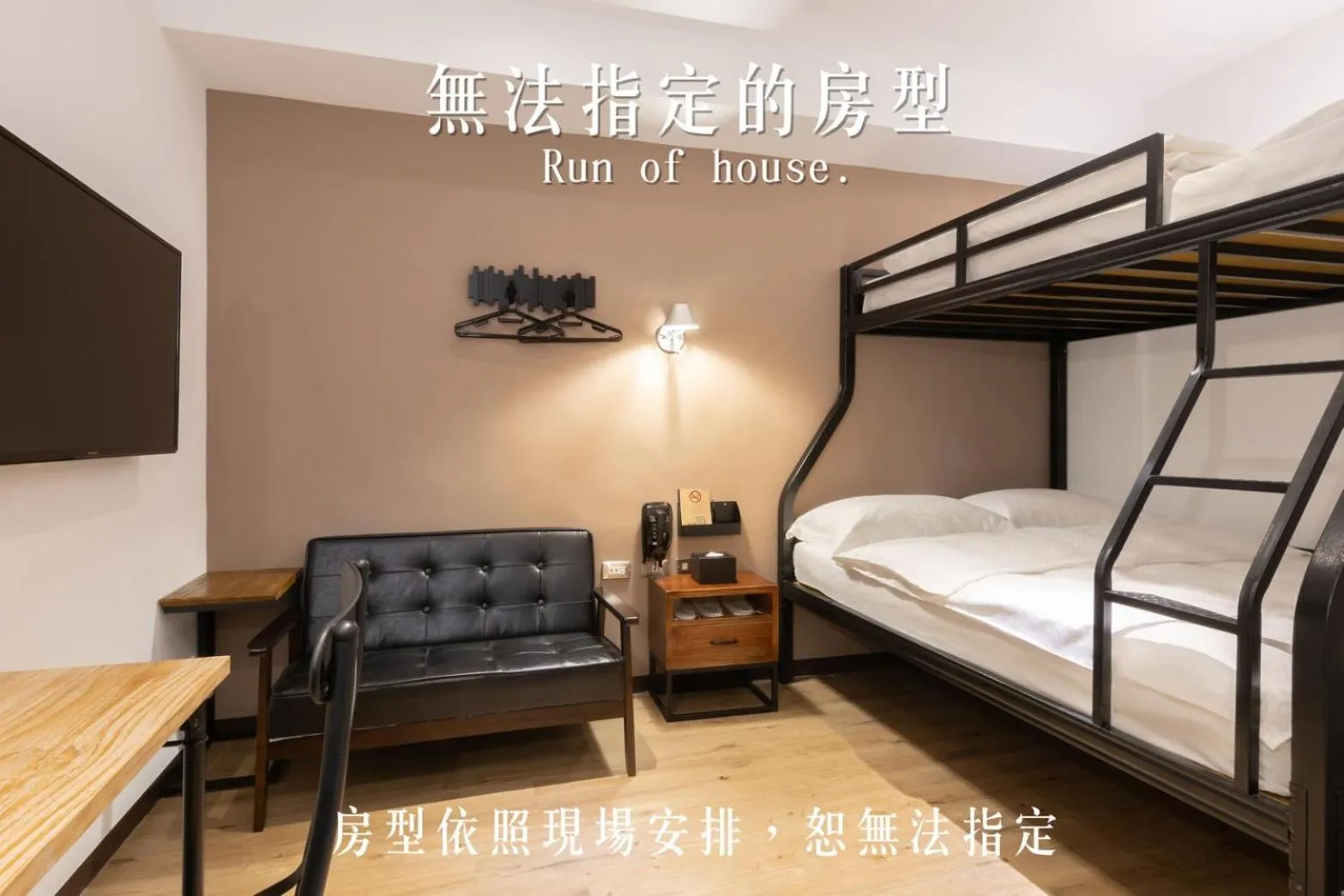 Bedroom, Bed in River inn Station