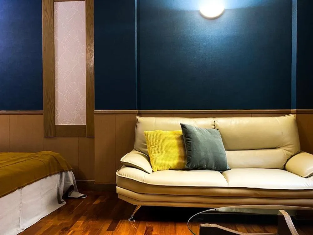 Photo of the whole room in Hotel bin