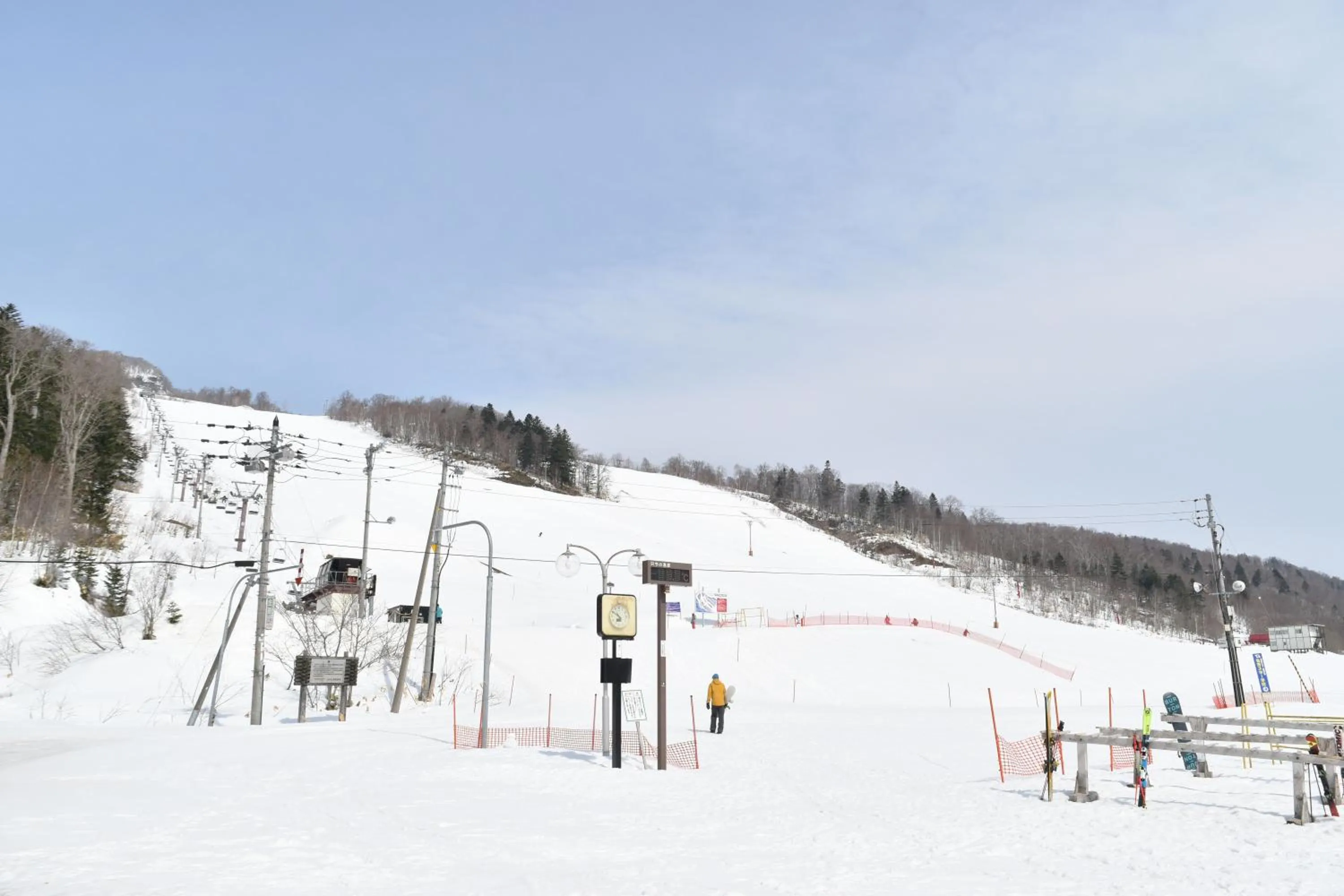 Skiing in Nayoro Onsen Sunpillar