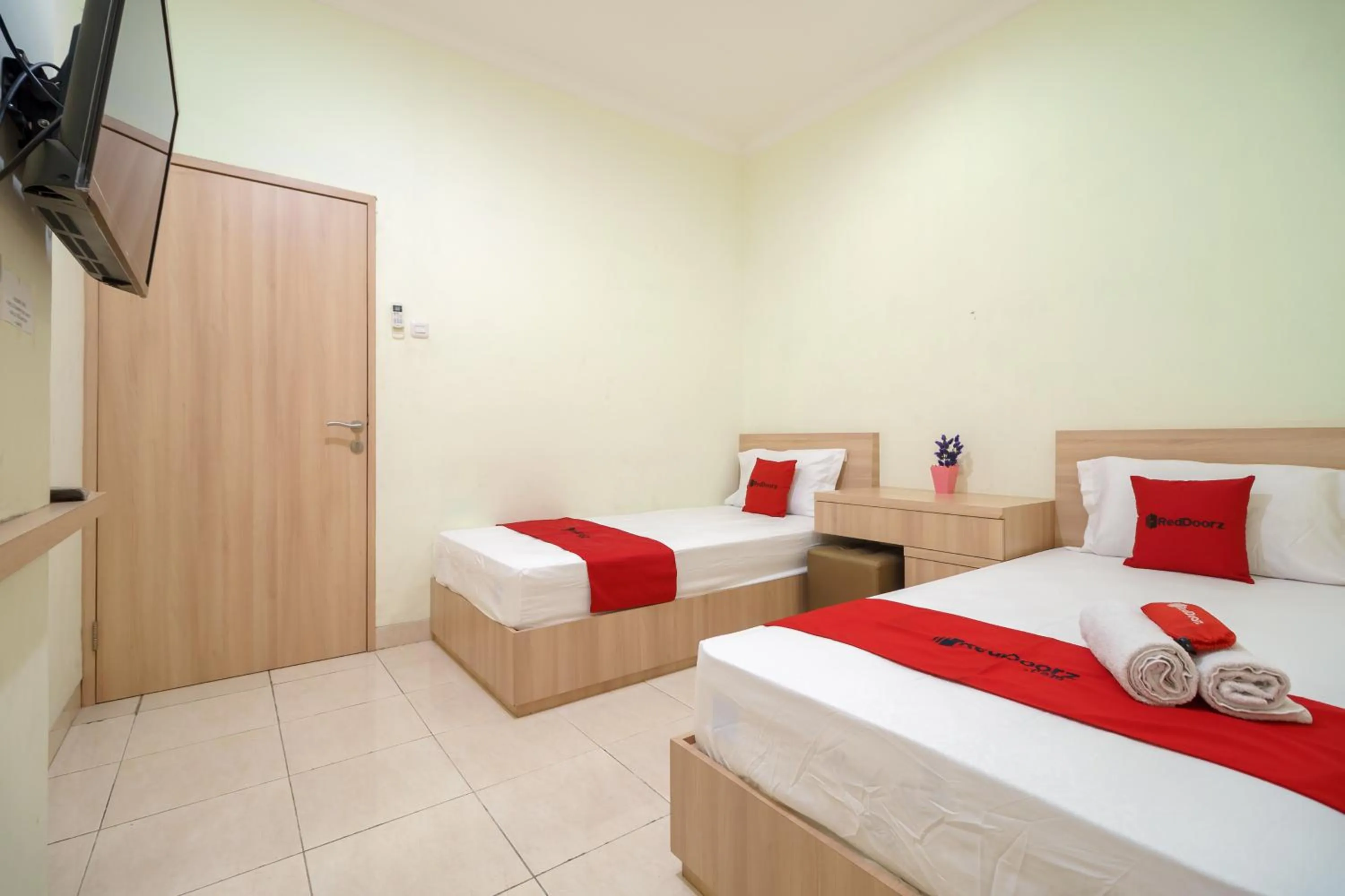 Bed in RedDoorz Syariah @ Cinere Depok