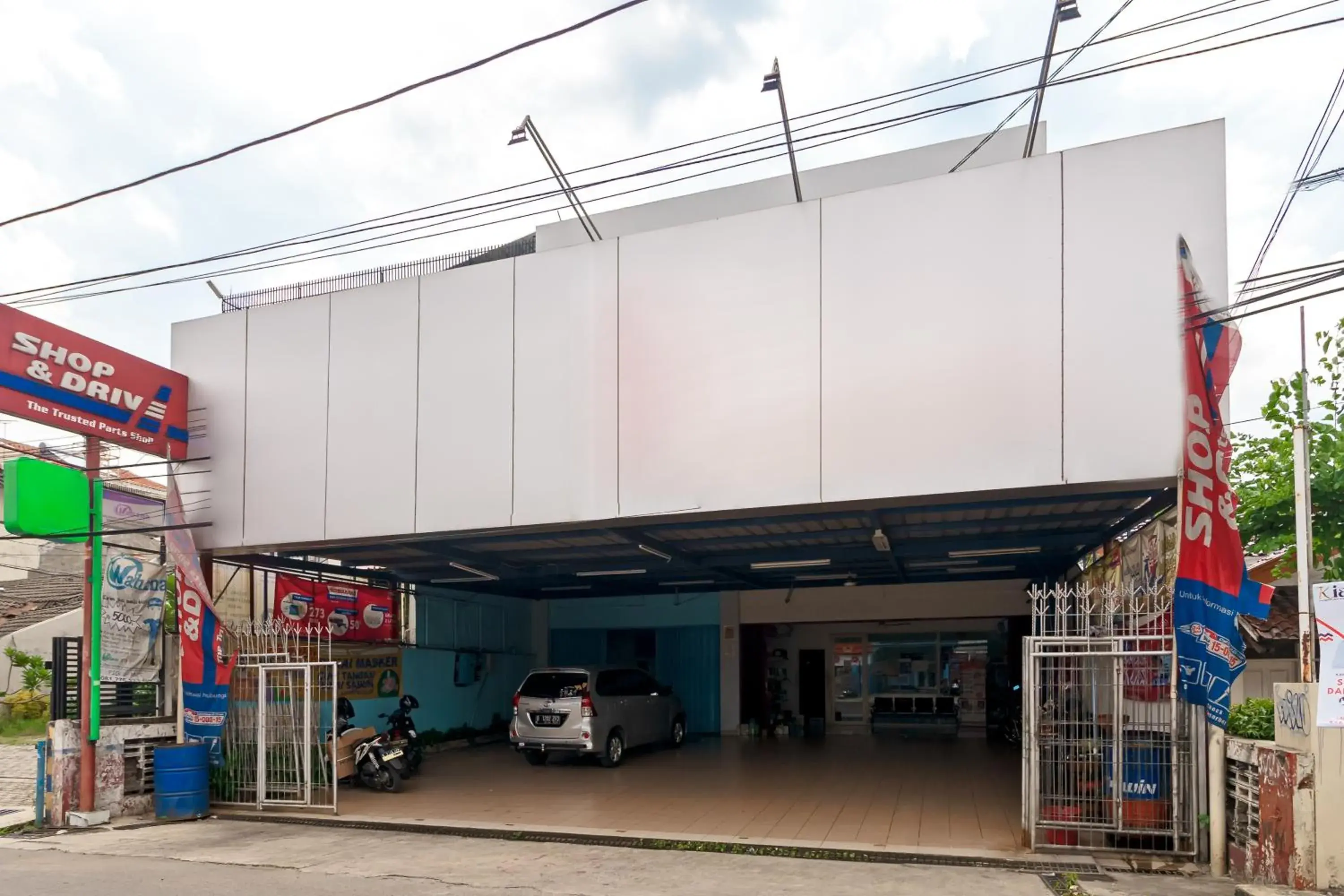 Property building in RedDoorz Syariah @ Cinere Depok Property building in RedDoorz Syariah @ Cinere Depok