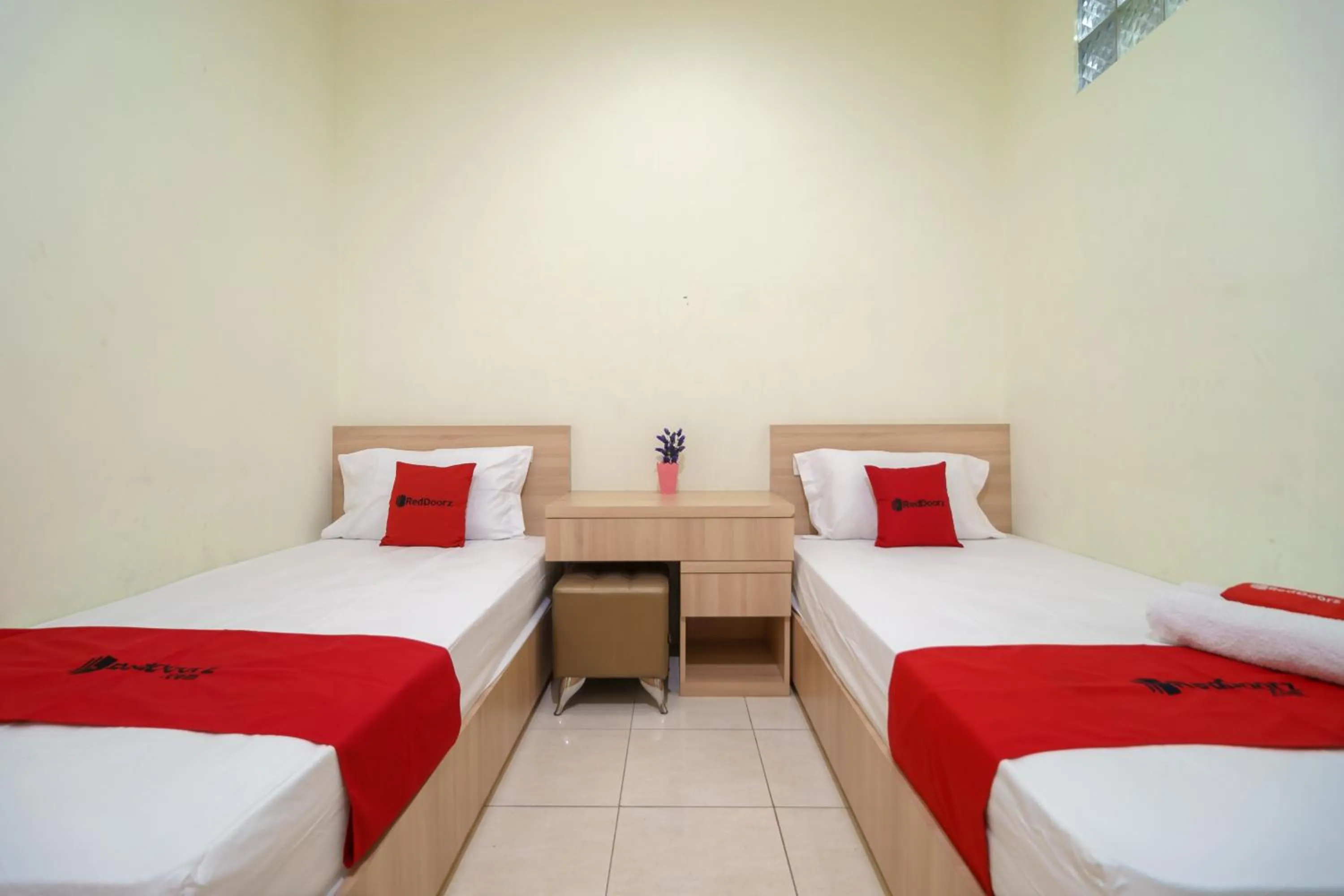 Bed in RedDoorz Syariah @ Cinere Depok