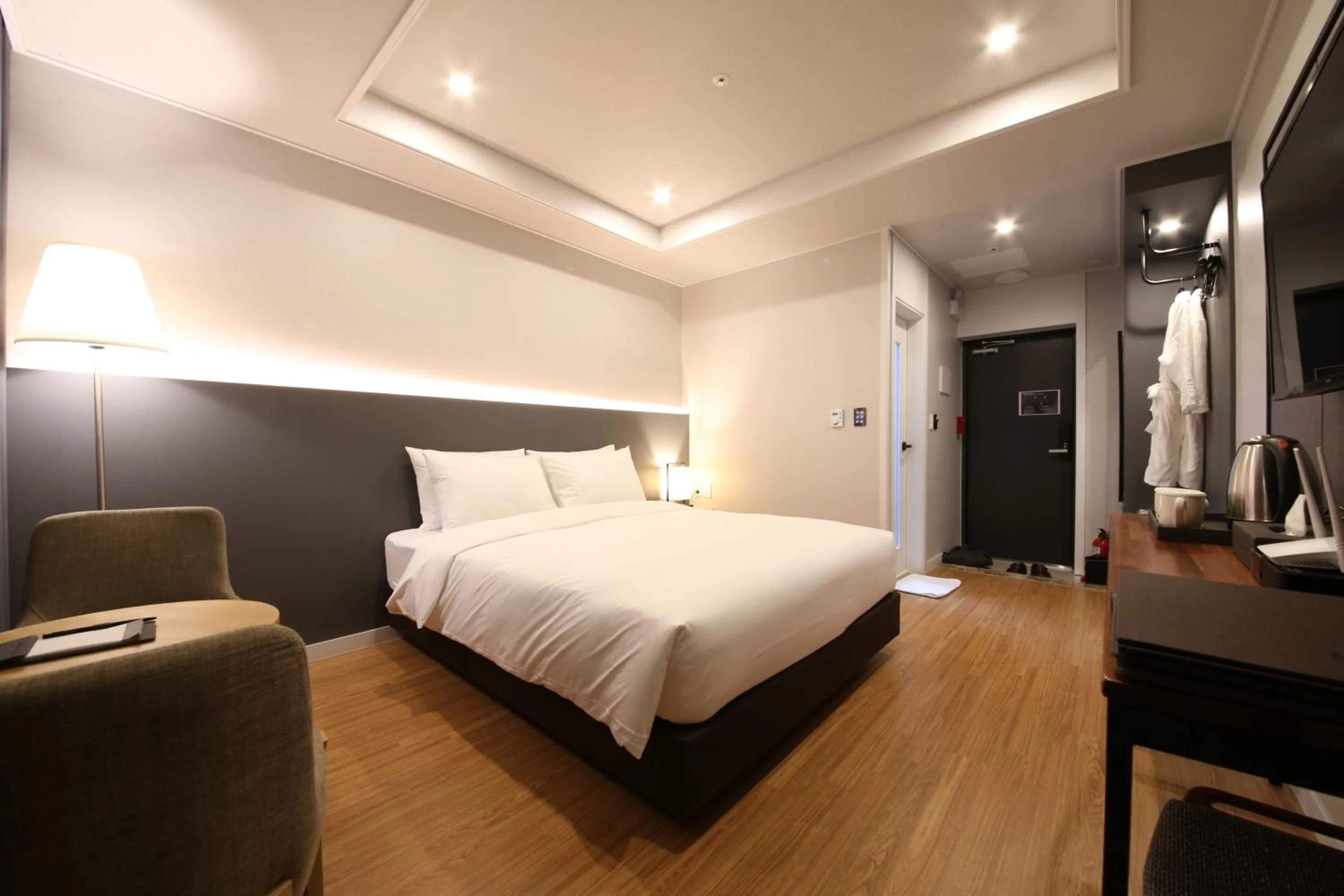 Bed in The Mains Hotel