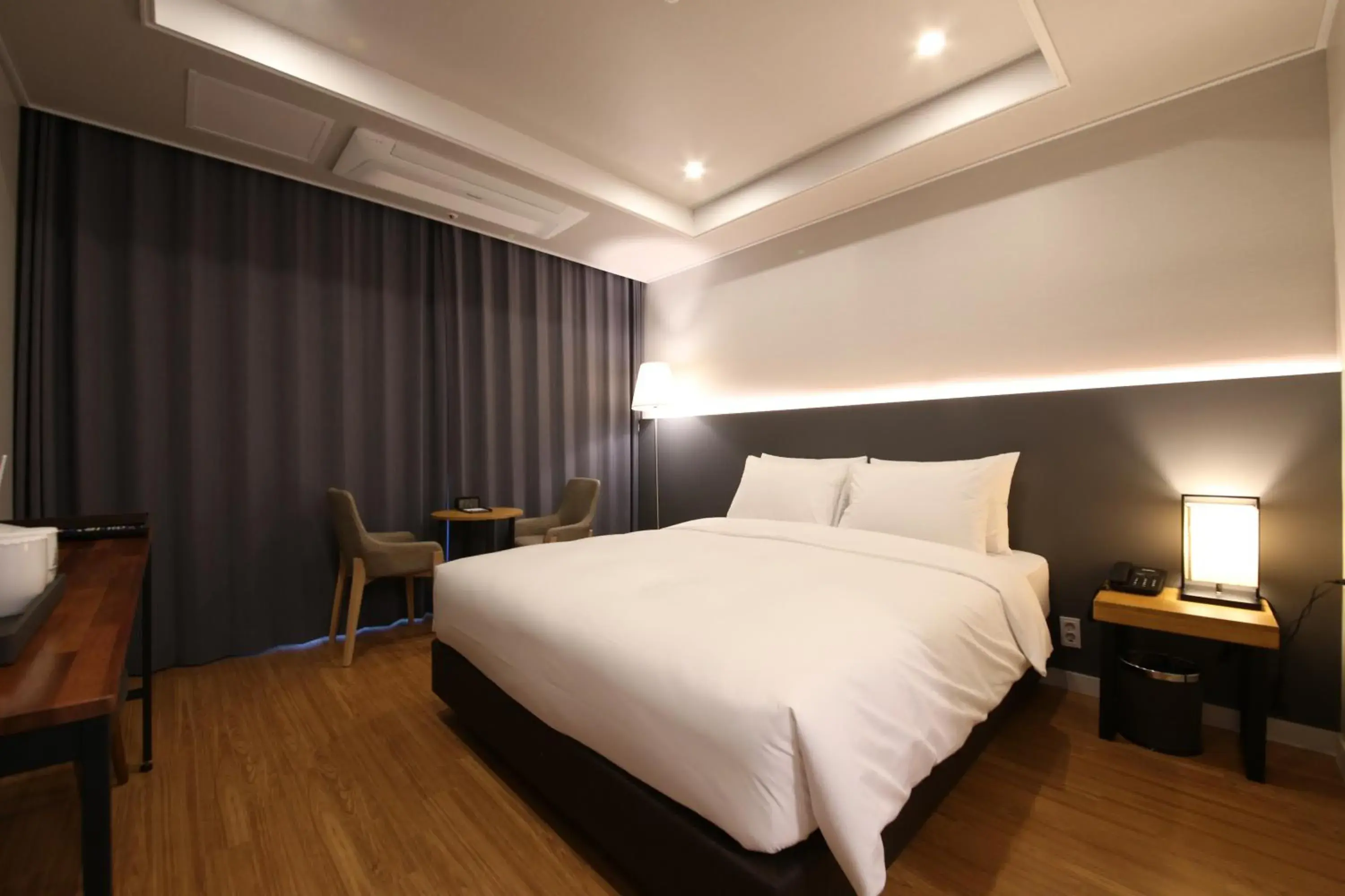 Bed in The Mains Hotel Bed in The Mains Hotel