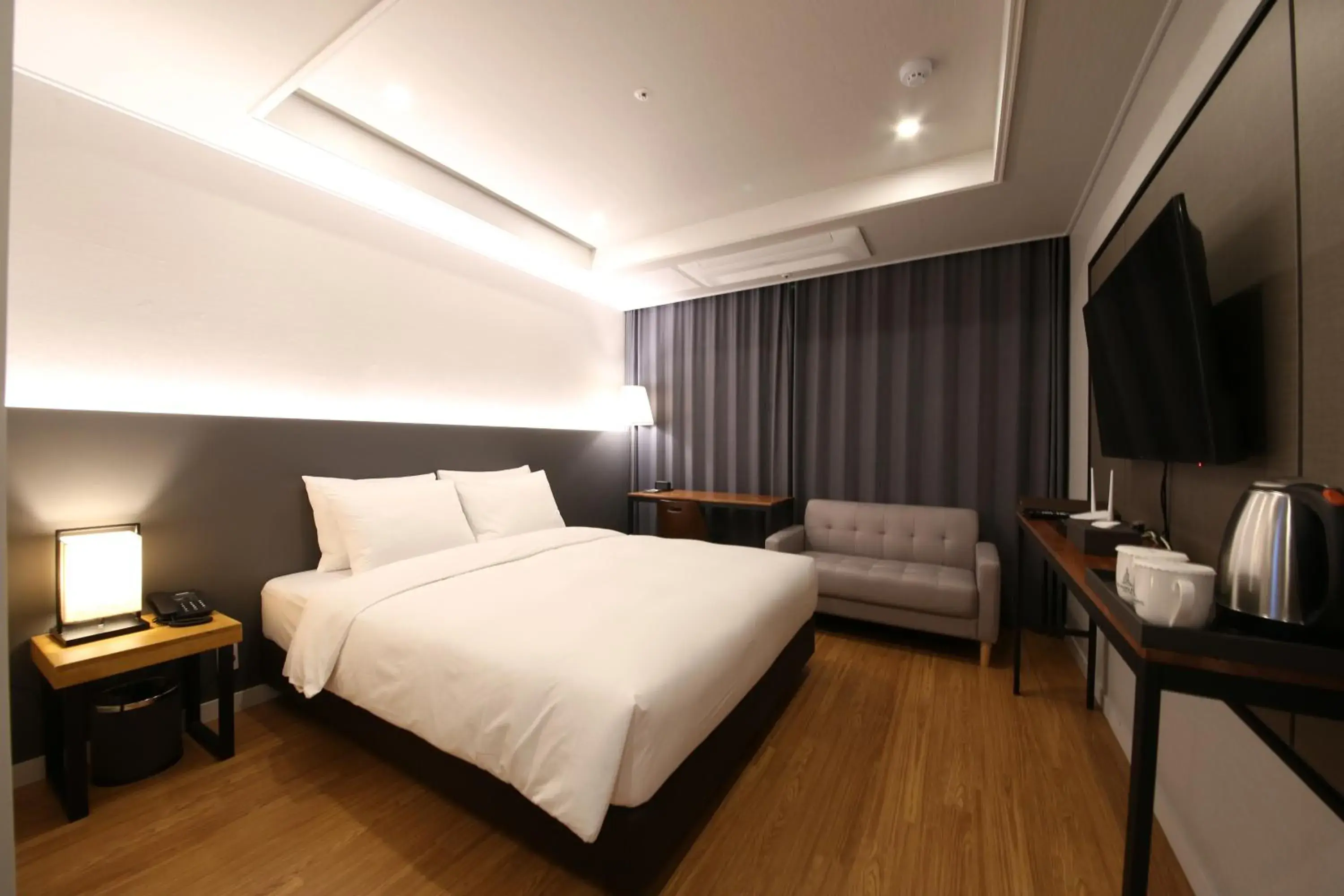 Bed in The Mains Hotel Bed in The Mains Hotel