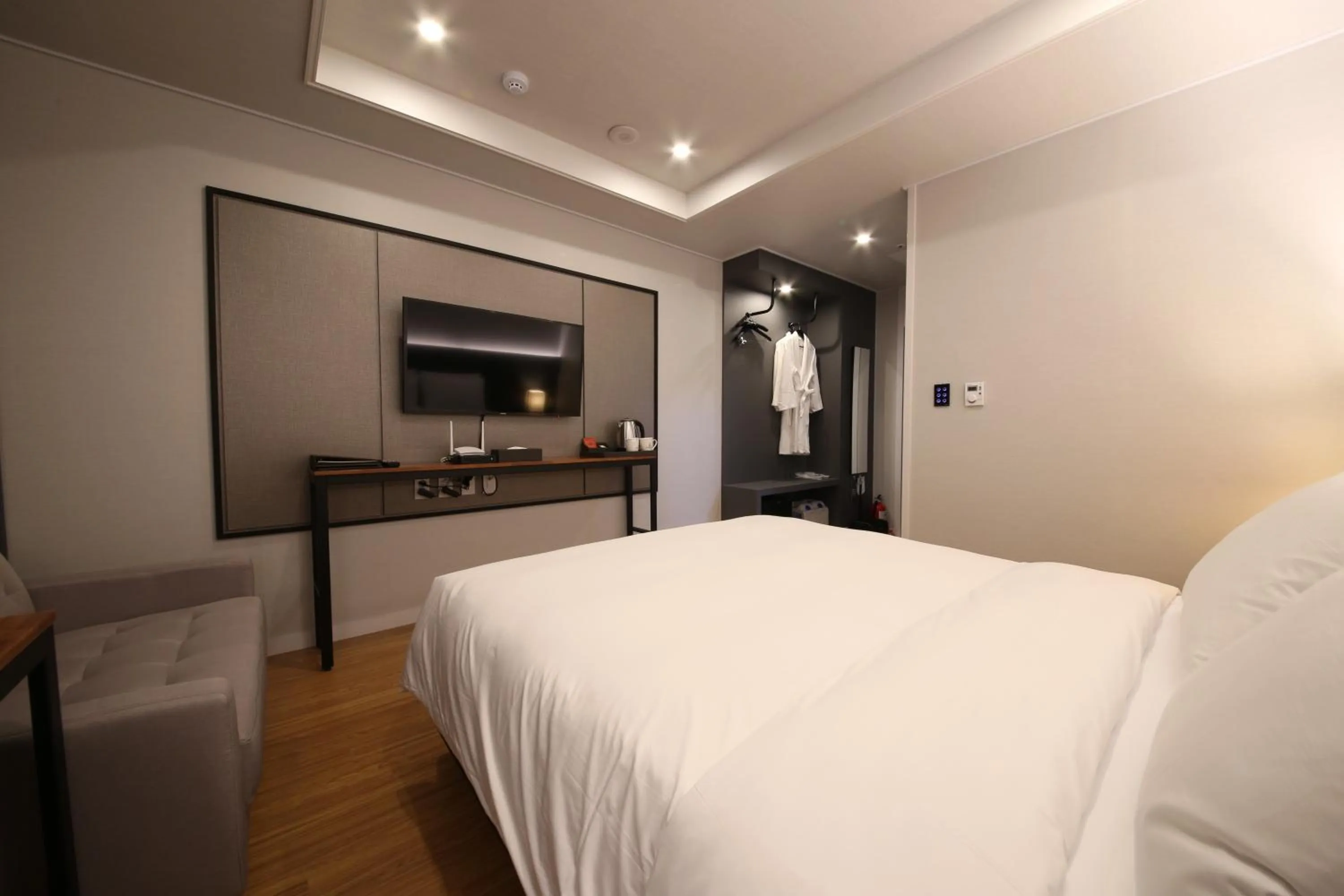 Bed in The Mains Hotel