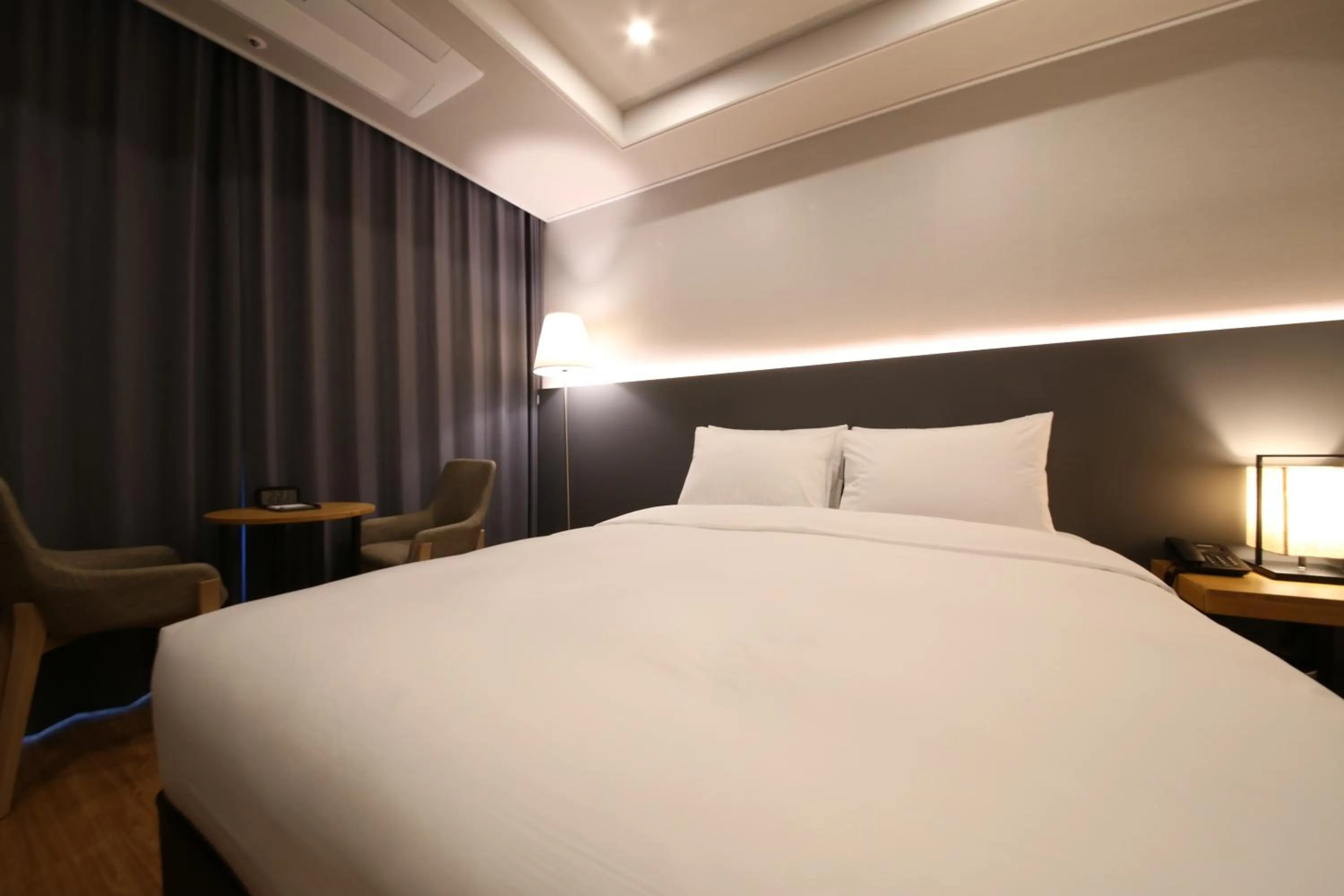 Bed in The Mains Hotel