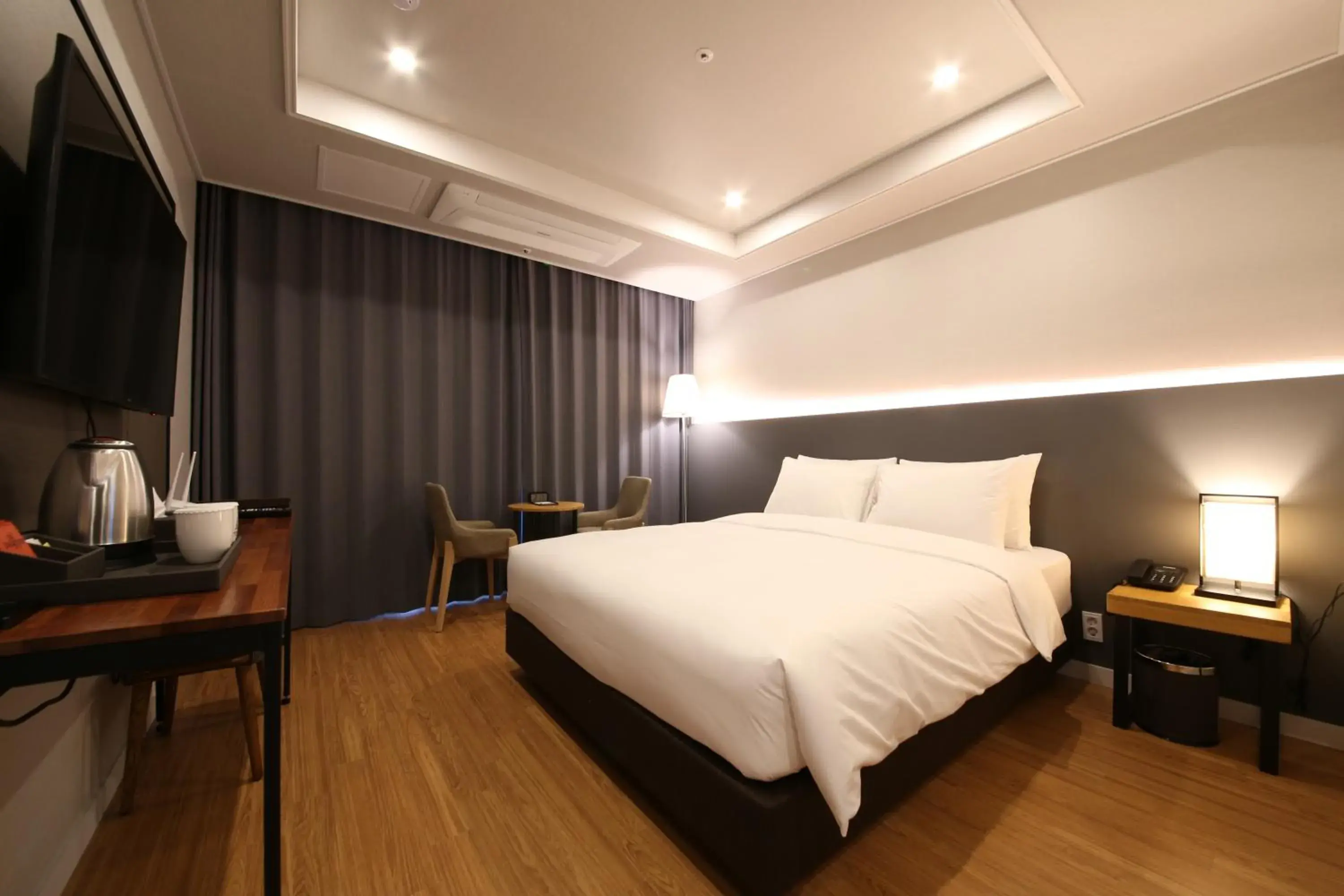 Bed in The Mains Hotel Bed in The Mains Hotel