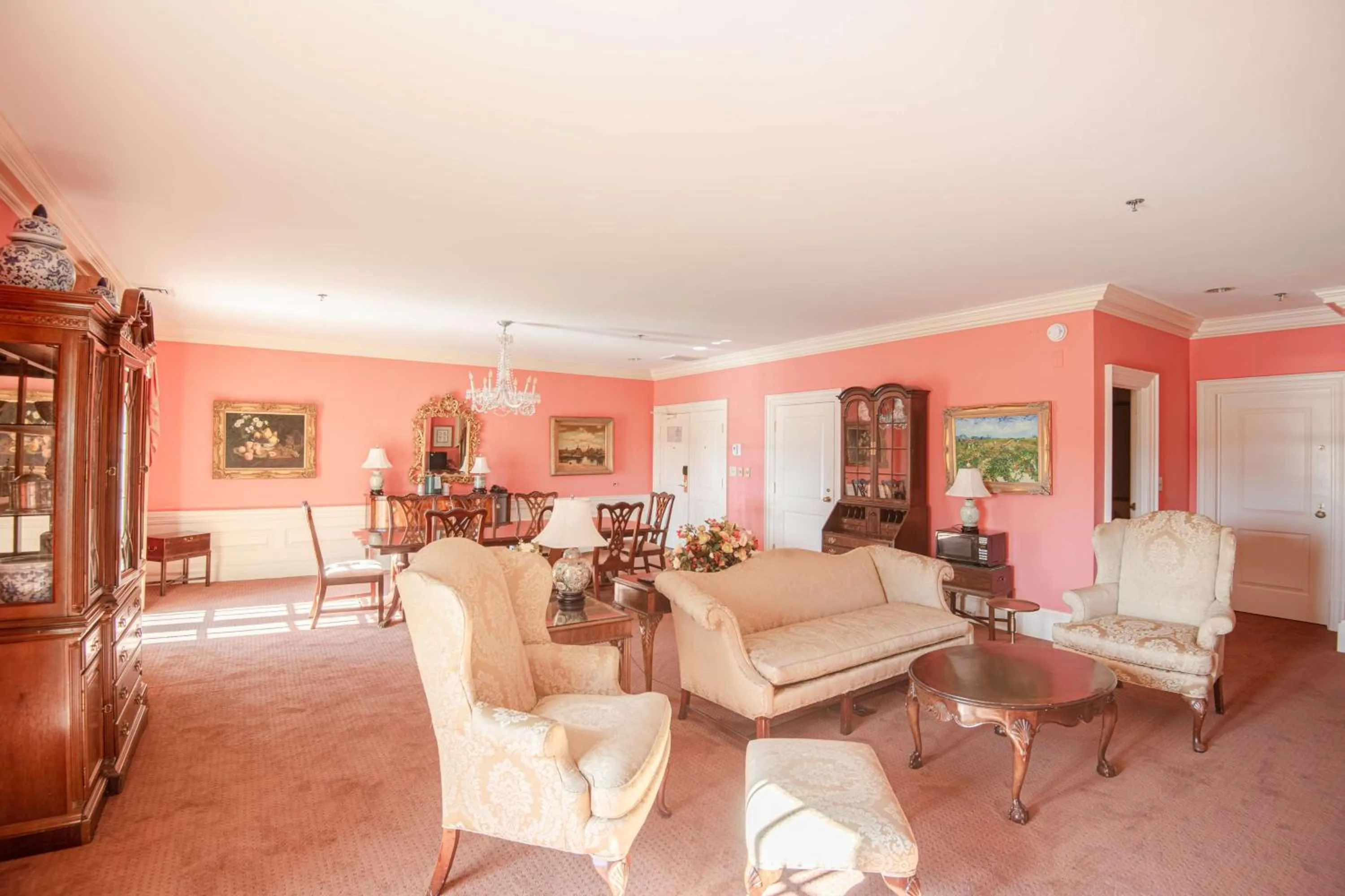 Living room in The Founders Inn & Spa Tapestry Collection By Hilton