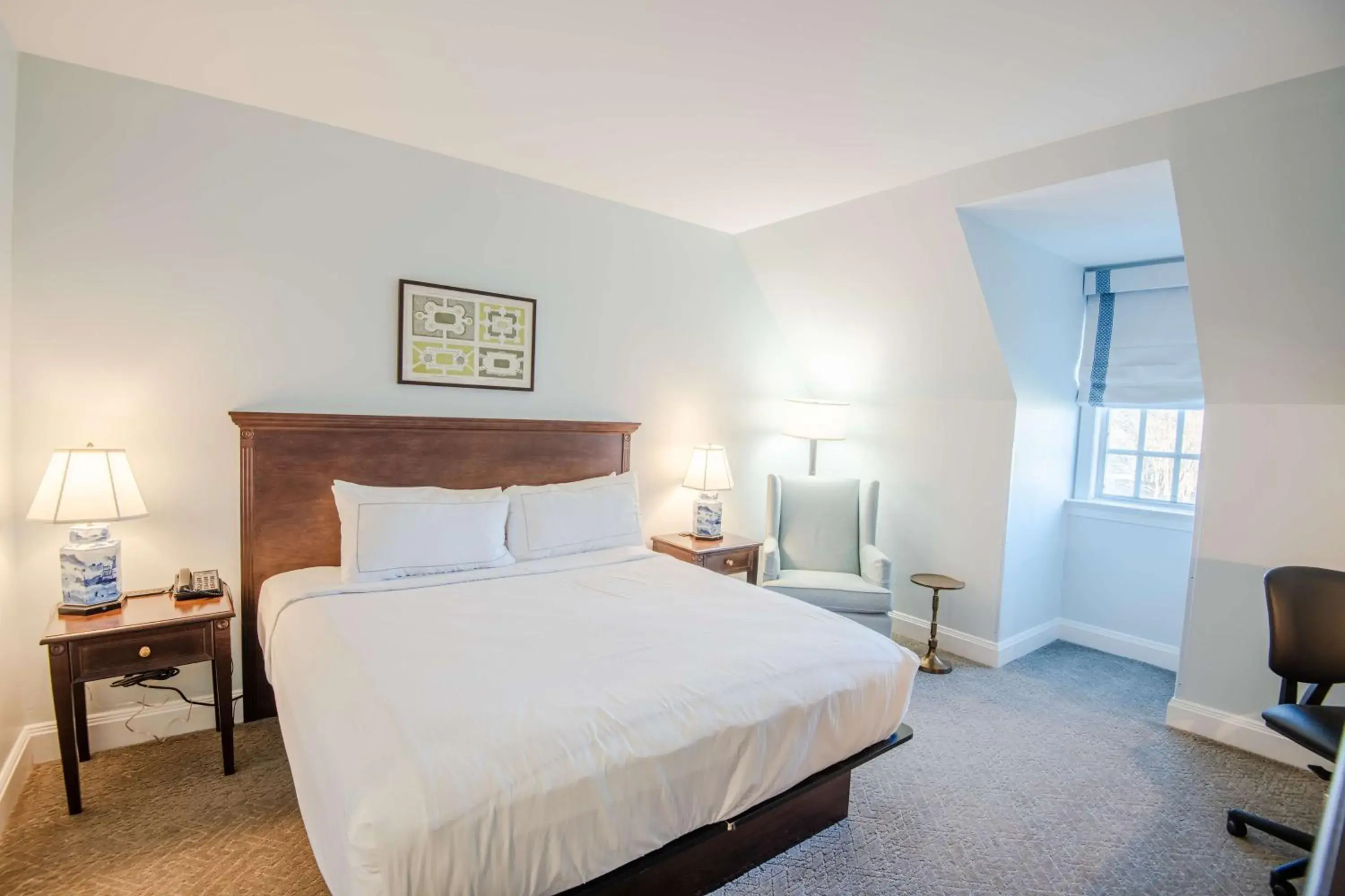 Bed in The Founders Inn & Spa Tapestry Collection By Hilton Bed in The Founders Inn & Spa Tapestry Collection By Hilton