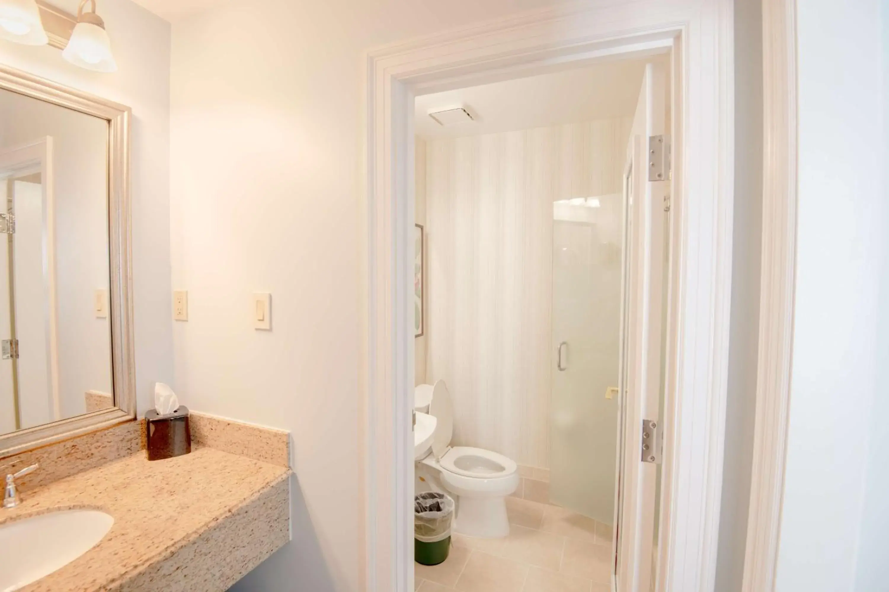 Bathroom in The Founders Inn & Spa Tapestry Collection By Hilton Bathroom in The Founders Inn & Spa Tapestry Collection By Hilton