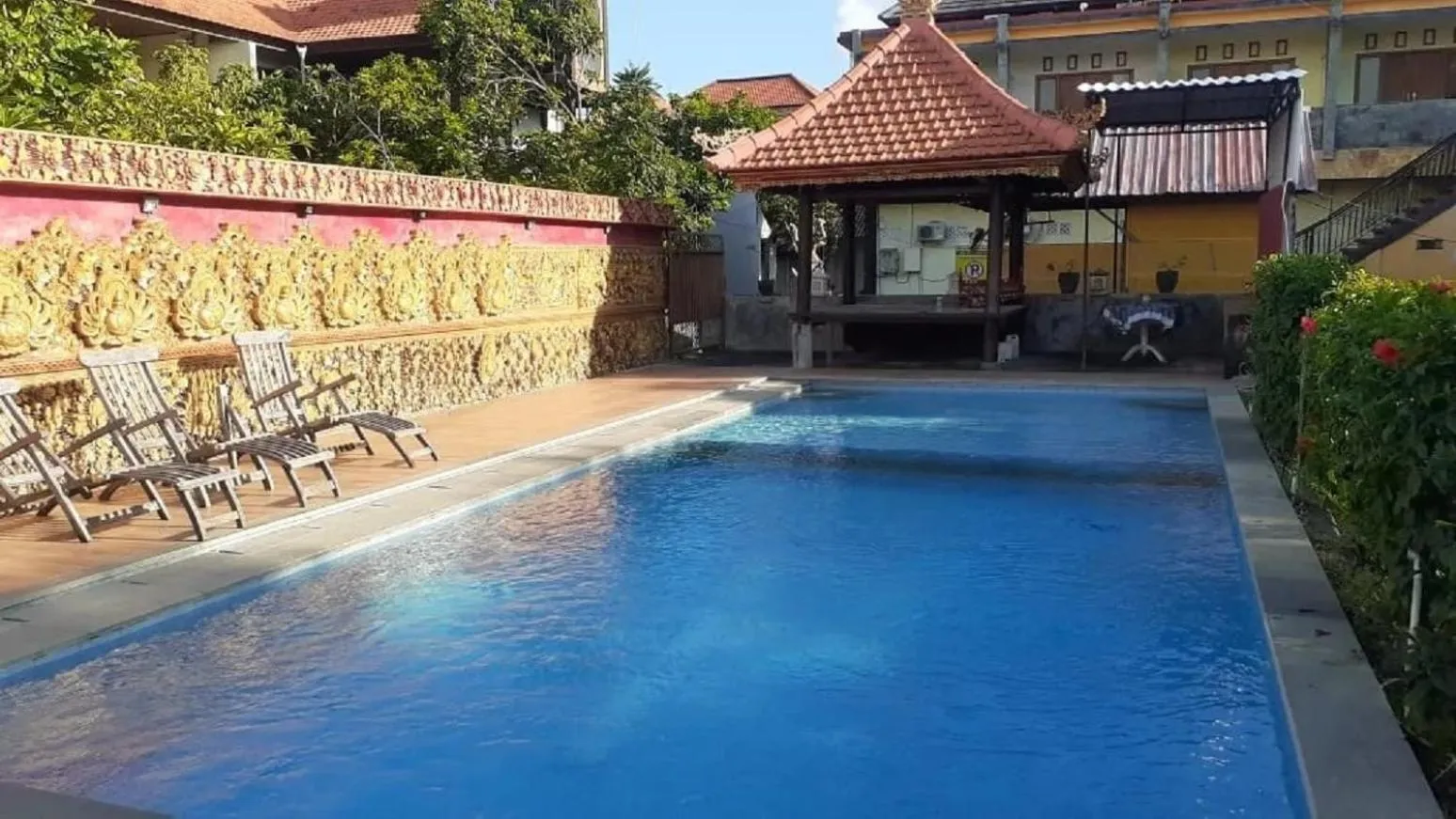 Swimming pool in Kuta Paradise 777