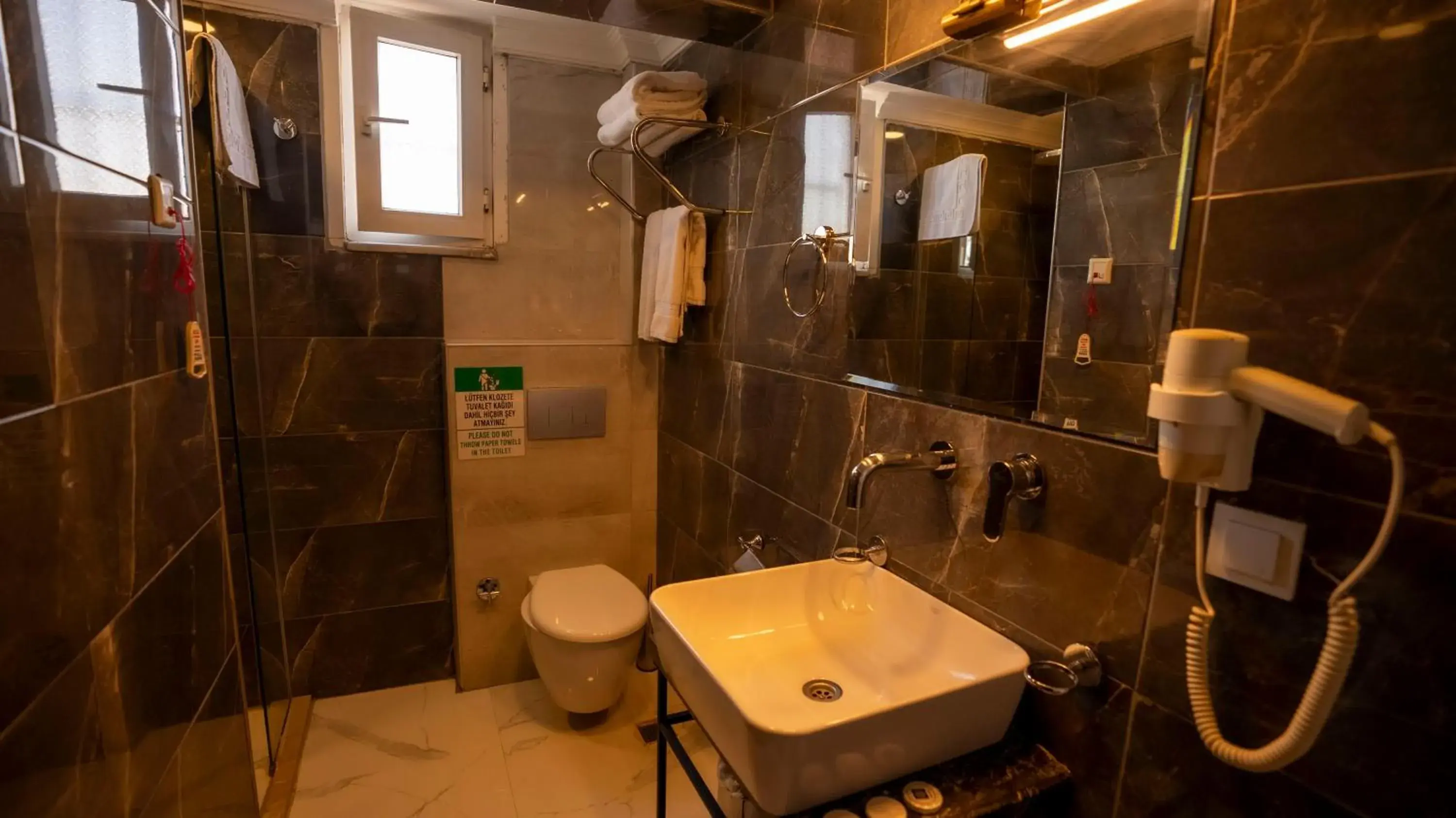 Shower in Farina Hotel By Cigno Shower in Farina Hotel By Cigno