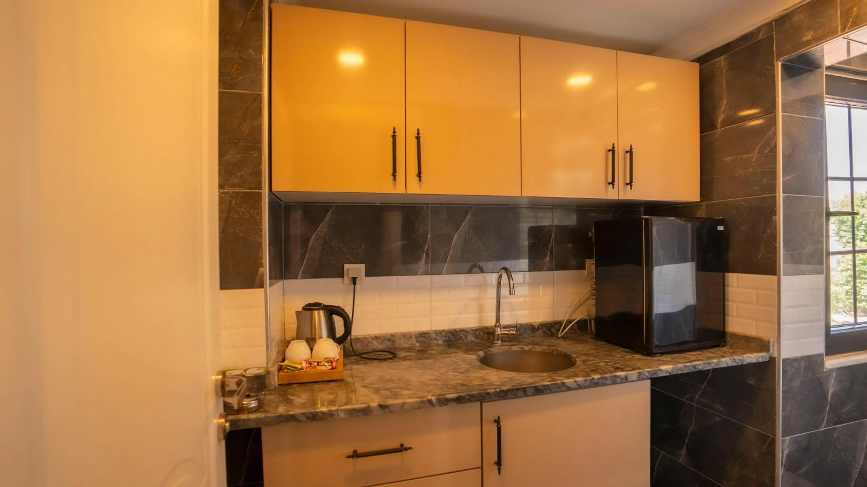 Kitchen or kitchenette in Farina Hotel By Cigno