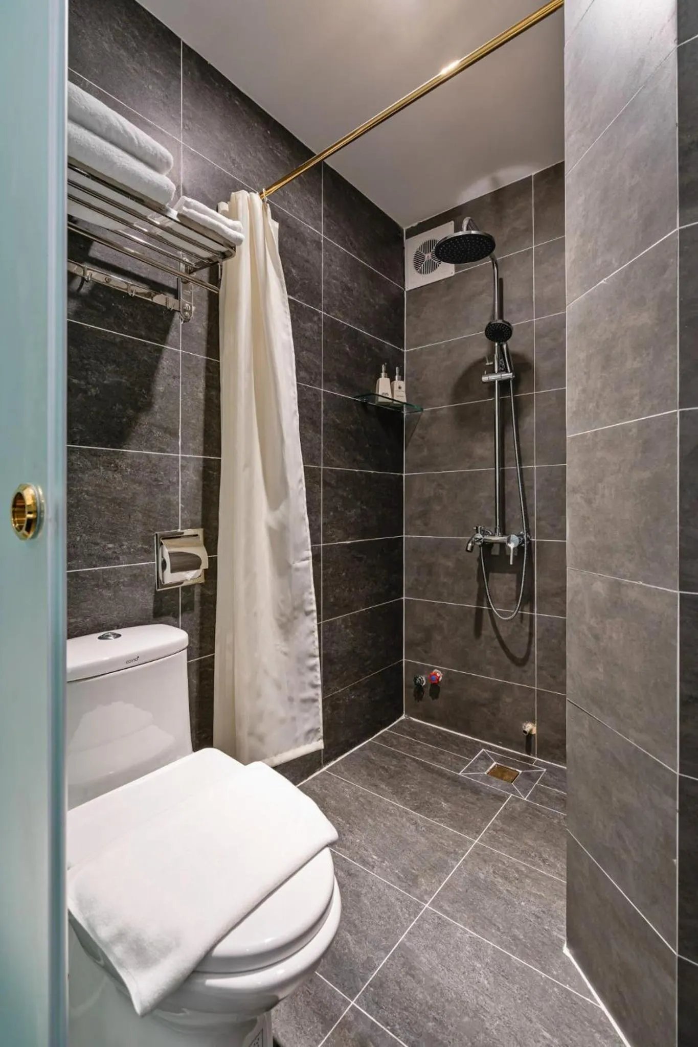Bathroom in KunKin Luxury Hotel & Apartment