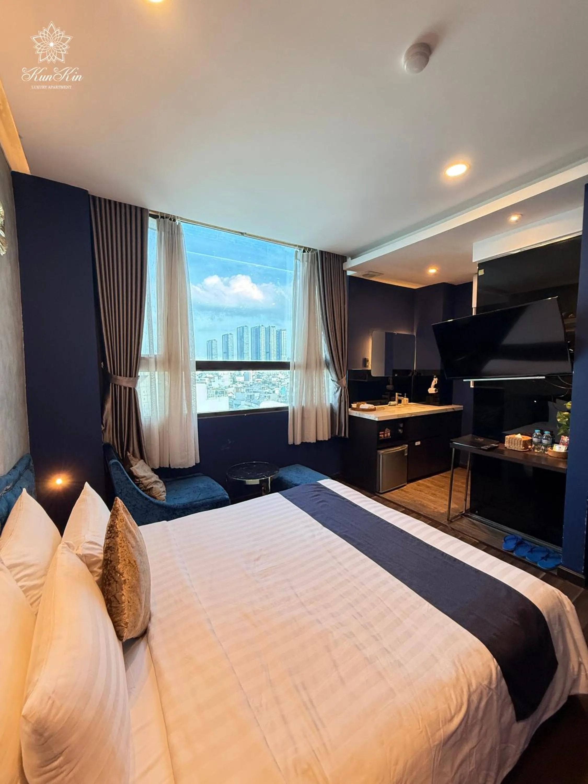 View (from property/room), Bed in KunKin Luxury Hotel & Apartment