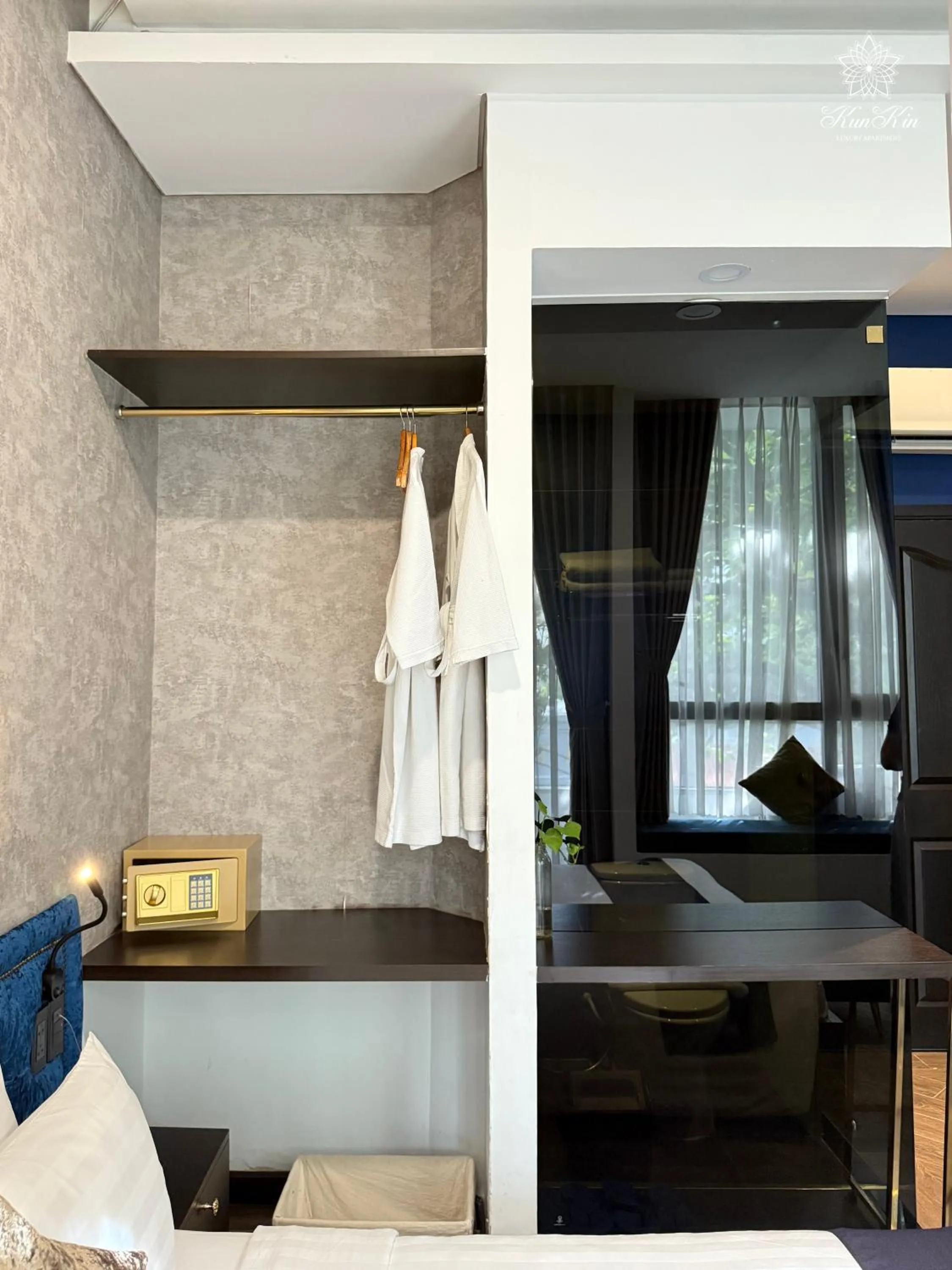 wardrobe, Bed in KunKin Luxury Hotel & Apartment