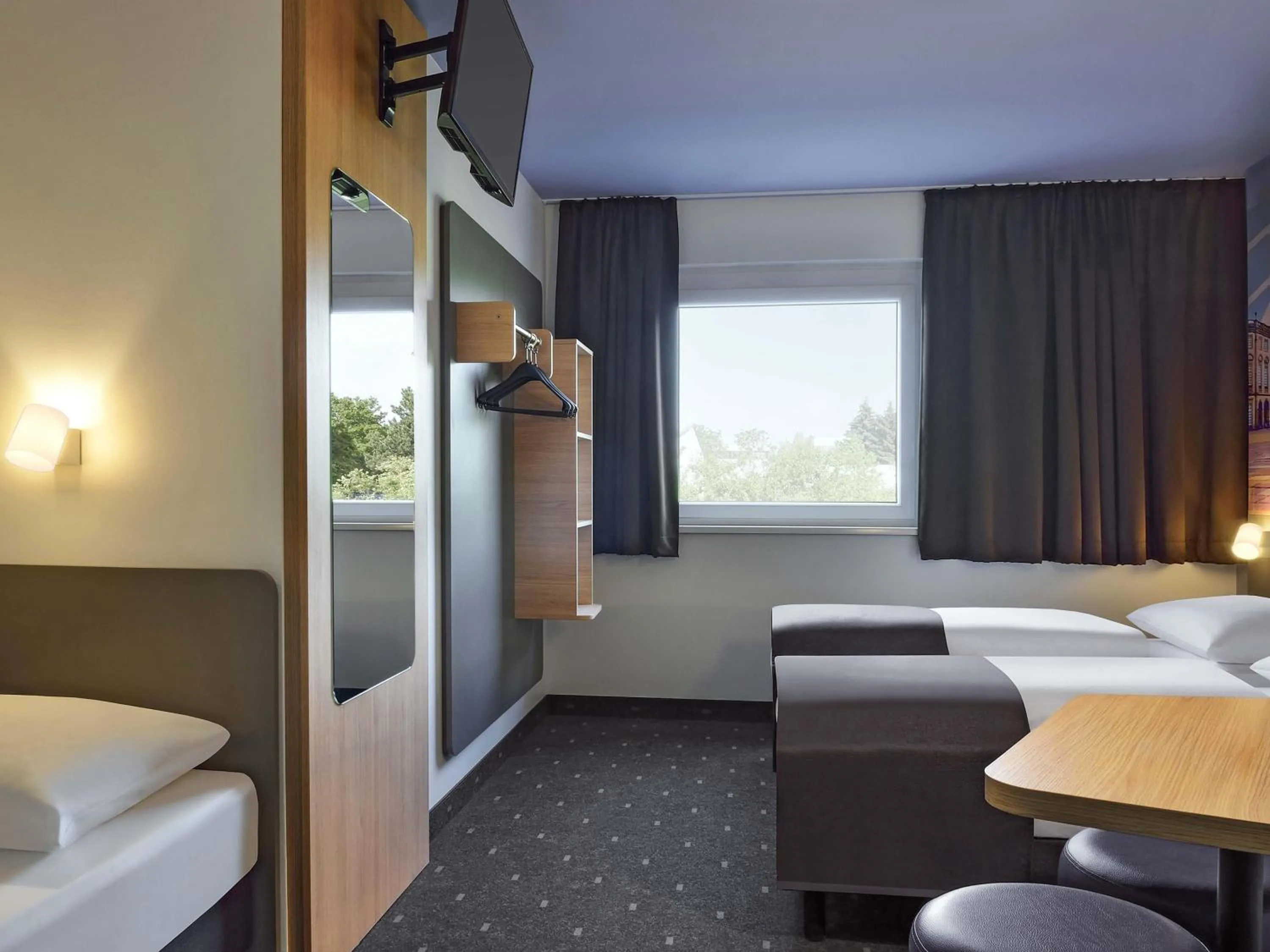 Photo of the whole room, Bed in B&B Hotel Mannheim-Neuostheim