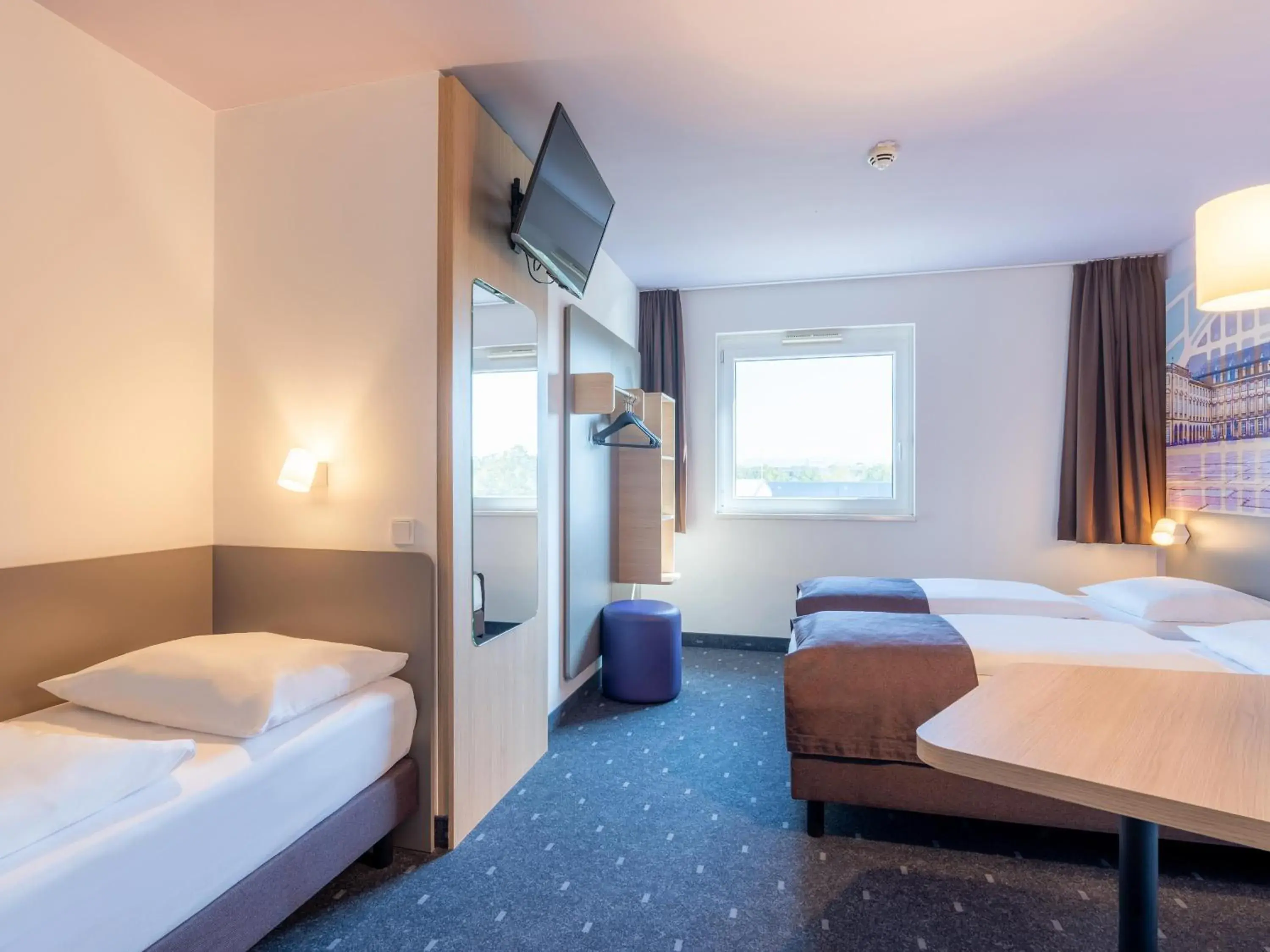 Triple Room in B&B Hotel Mannheim-Neuostheim Triple Room in B&B Hotel Mannheim-Neuostheim