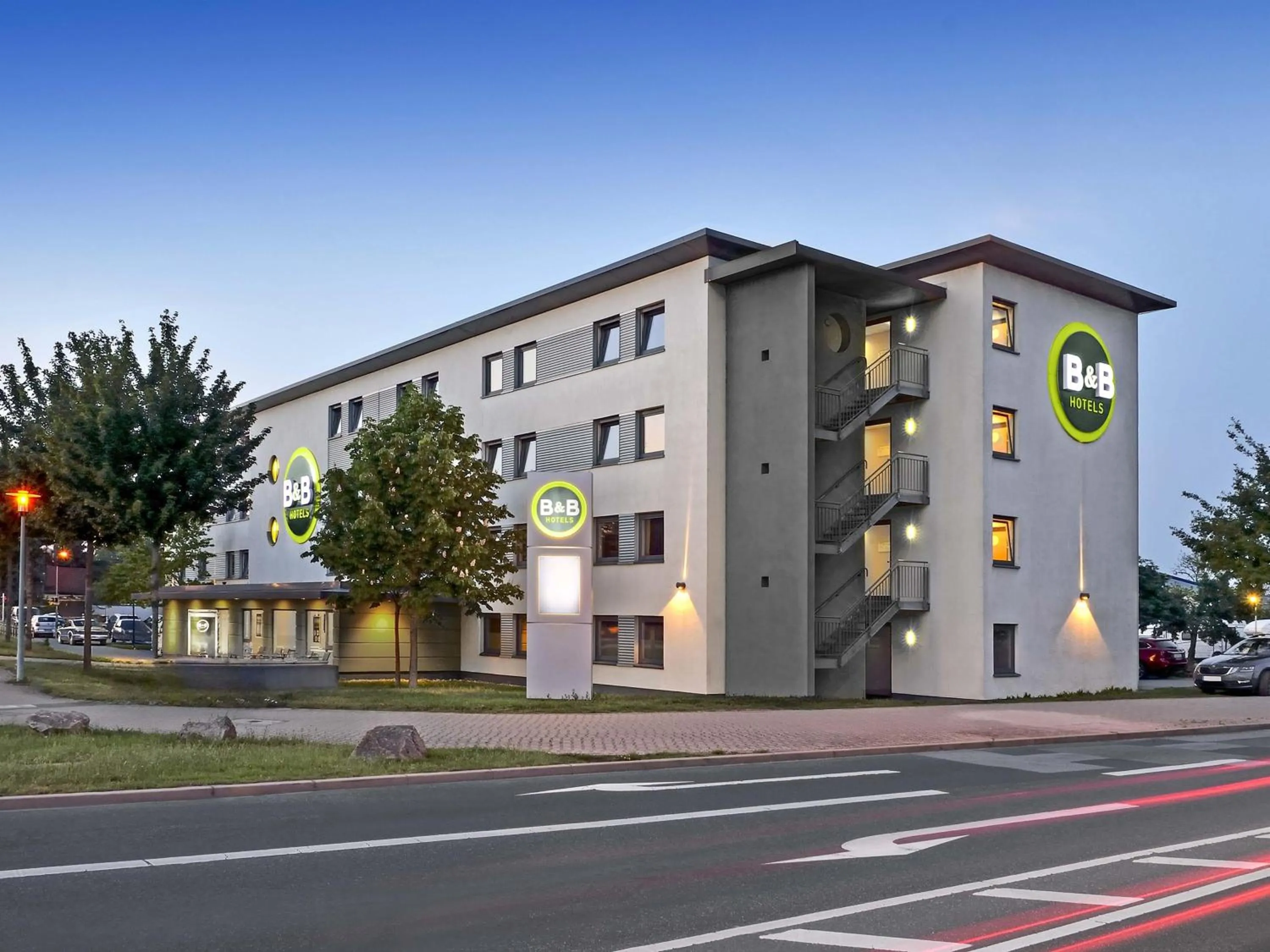 Property building in B&B Hotel Mannheim-Neuostheim