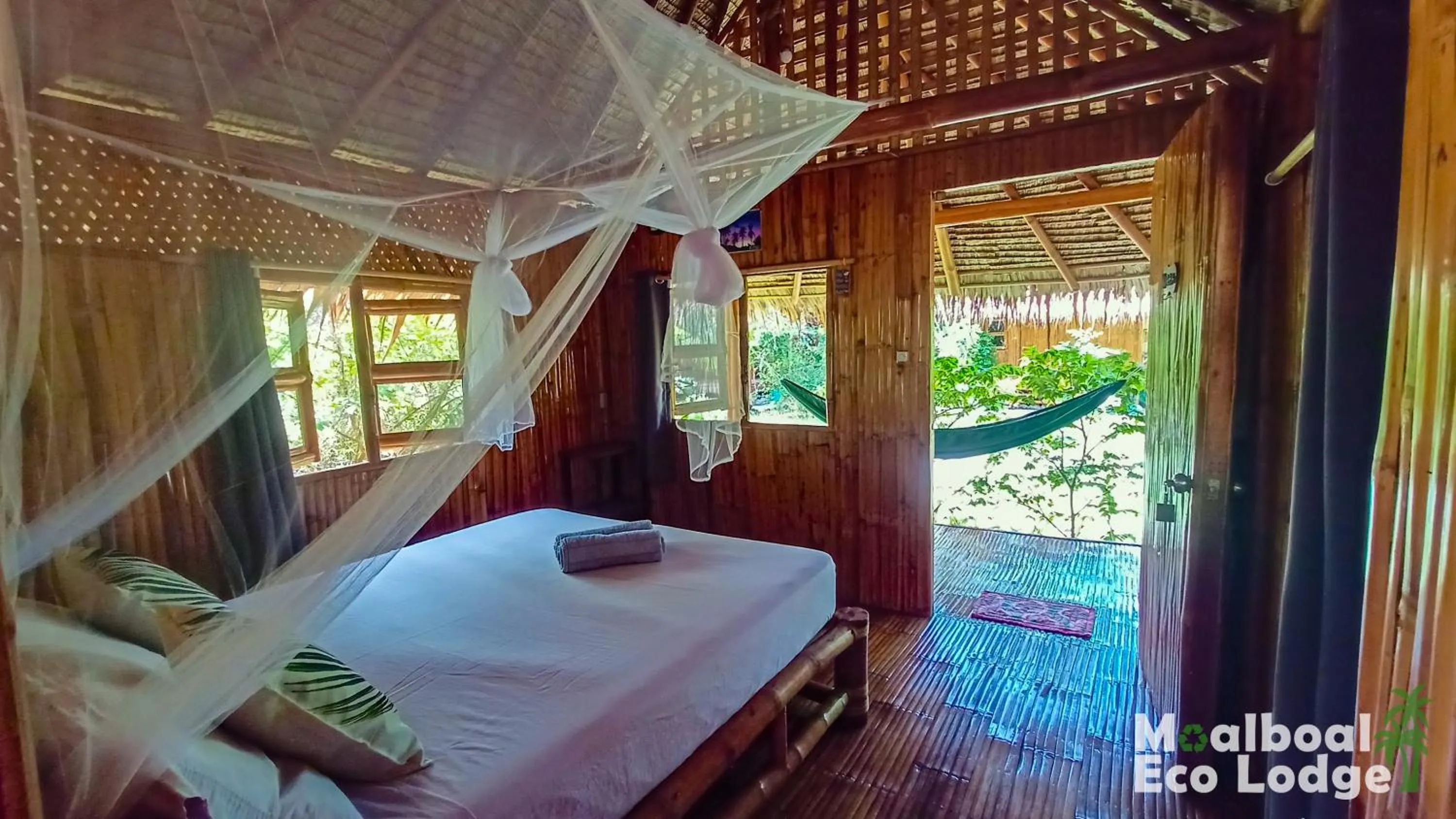 Bed in Moalboal Eco Lodge