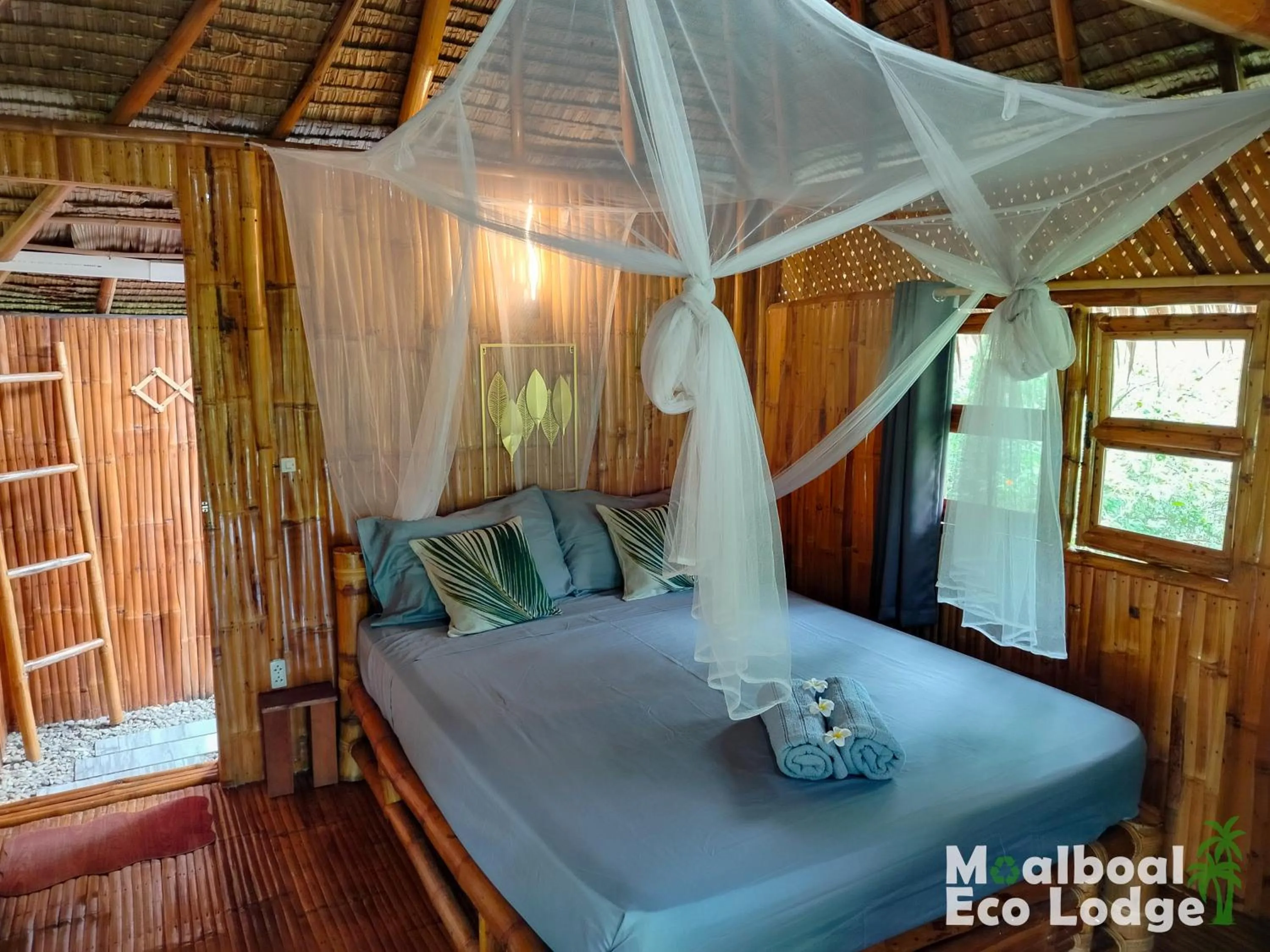 Bed in Moalboal Eco Lodge