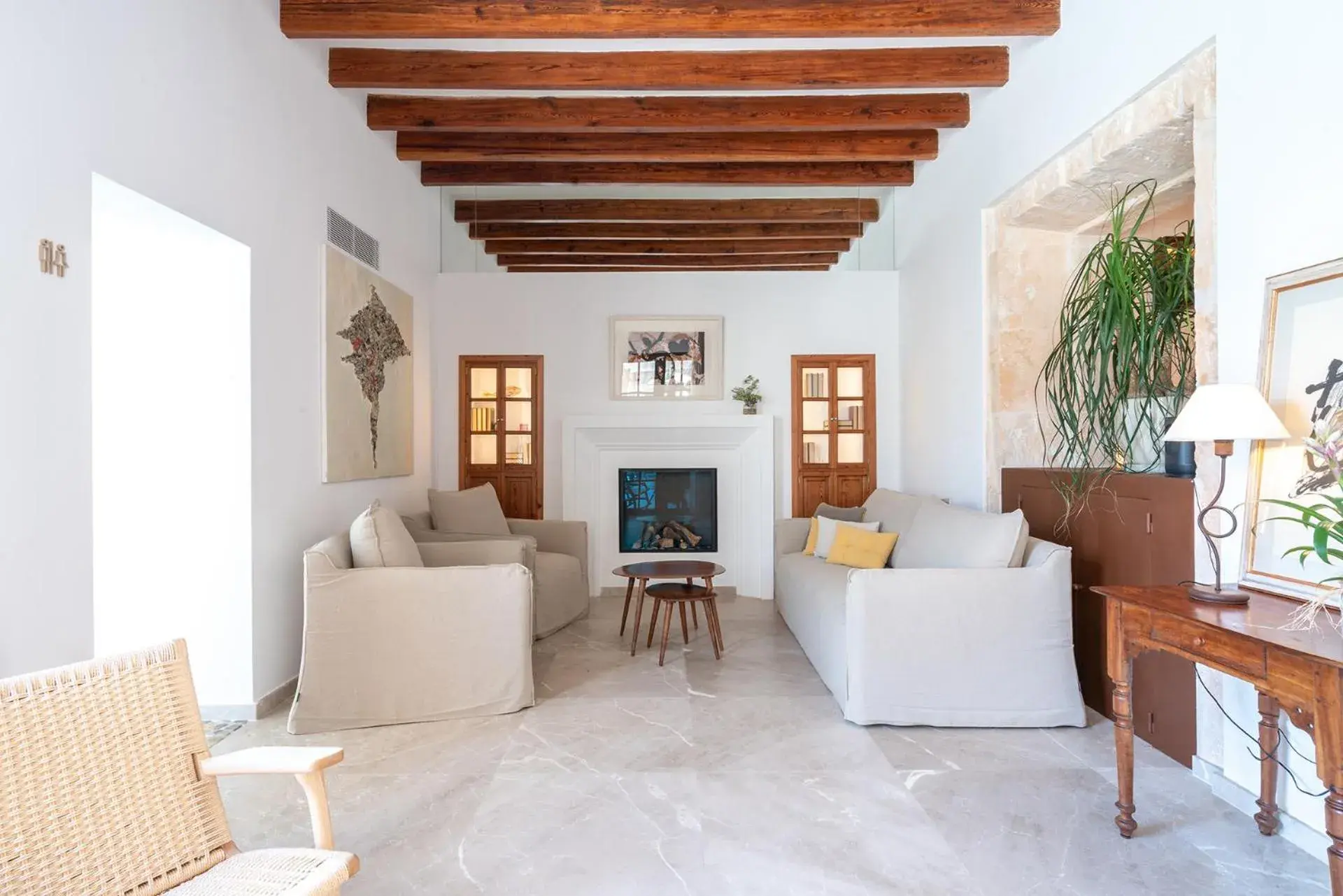 Lounge or bar in Ynaira hotel & Spa Lounge or bar in Ynaira hotel & Spa