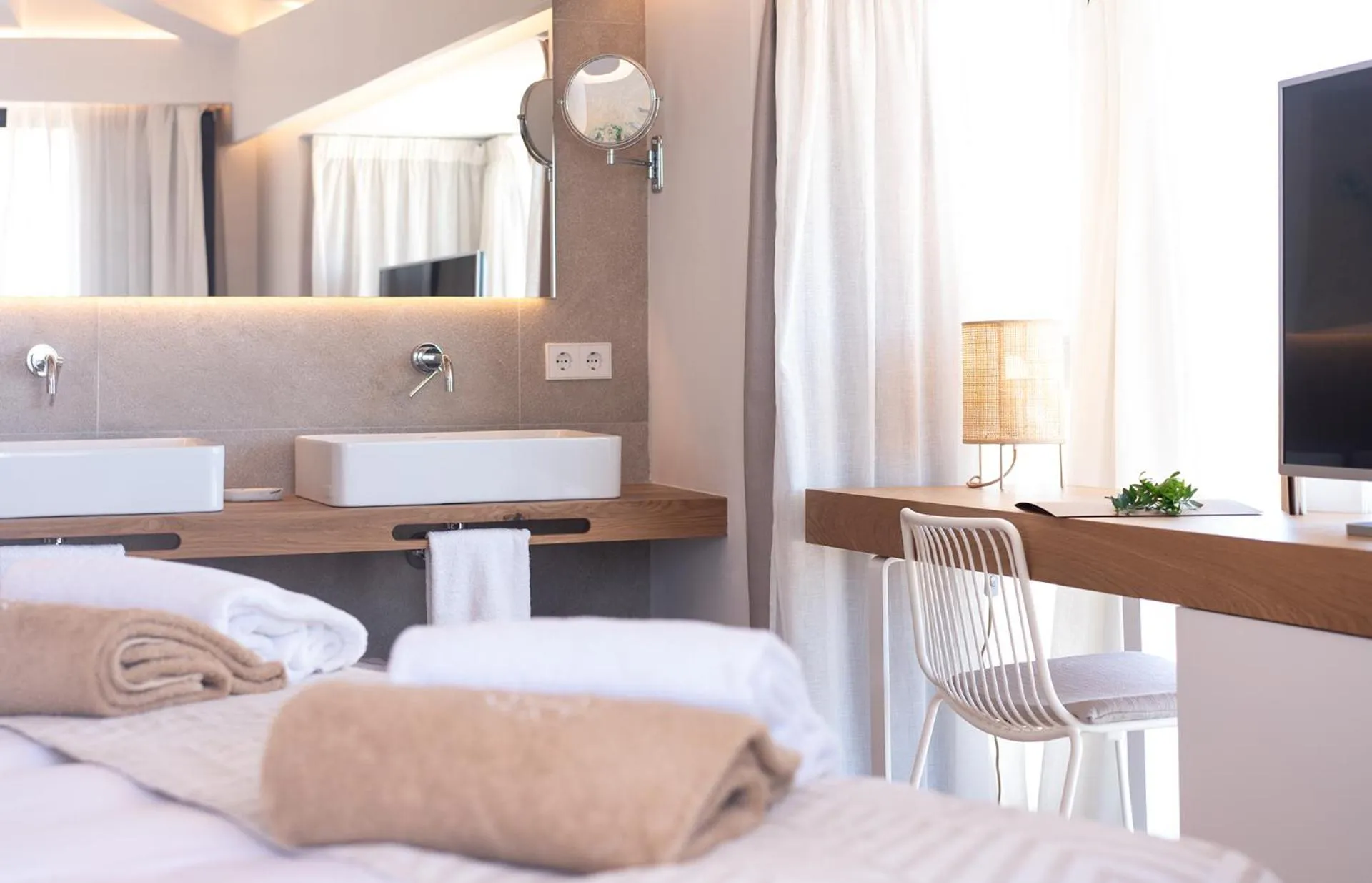 Bathroom, Bed in Ynaira hotel & Spa