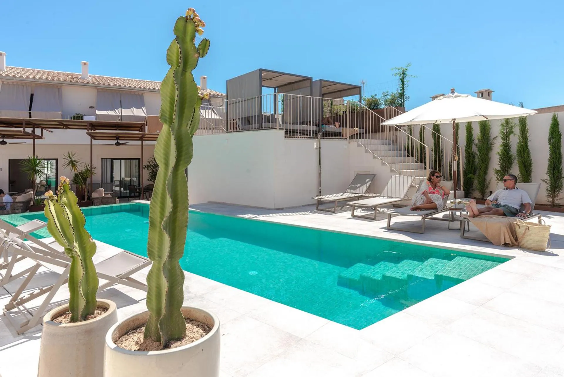 Swimming pool in Ynaira hotel & Spa