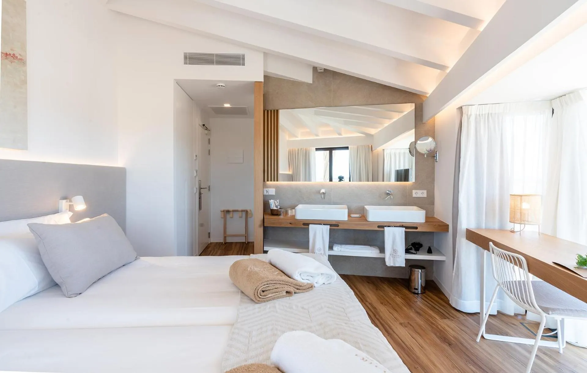 Photo of the whole room, Bed in Ynaira hotel & Spa