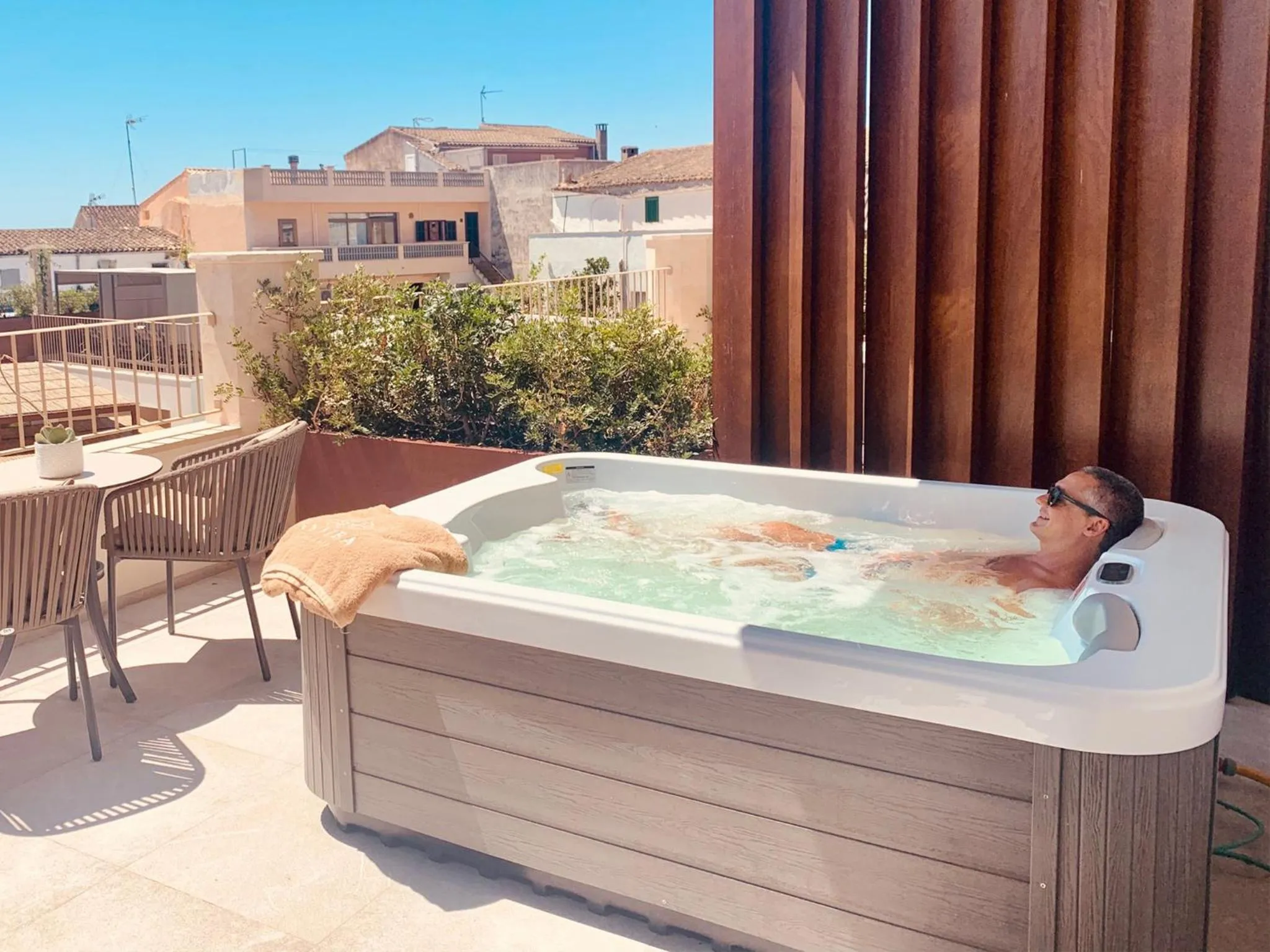 Hot Tub in Ynaira hotel & Spa