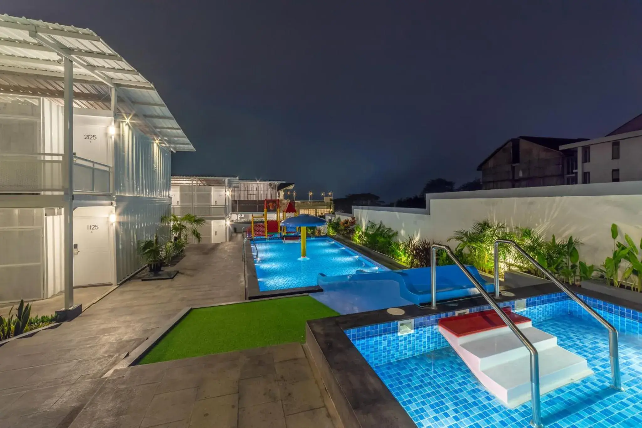 Swimming pool in Kontena Hotel Swimming pool in Kontena Hotel